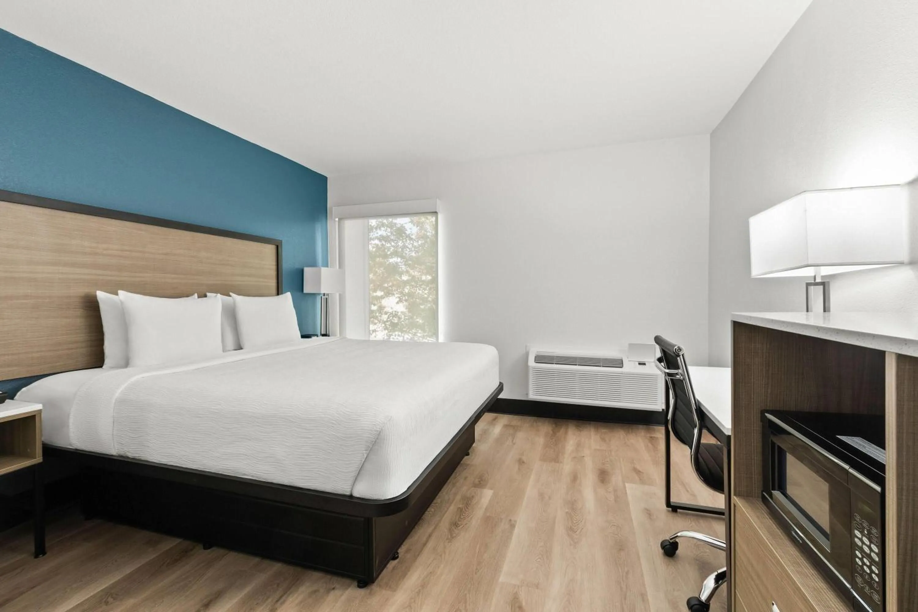Bed in Baymont by Wyndham Batavia - Darien Lake