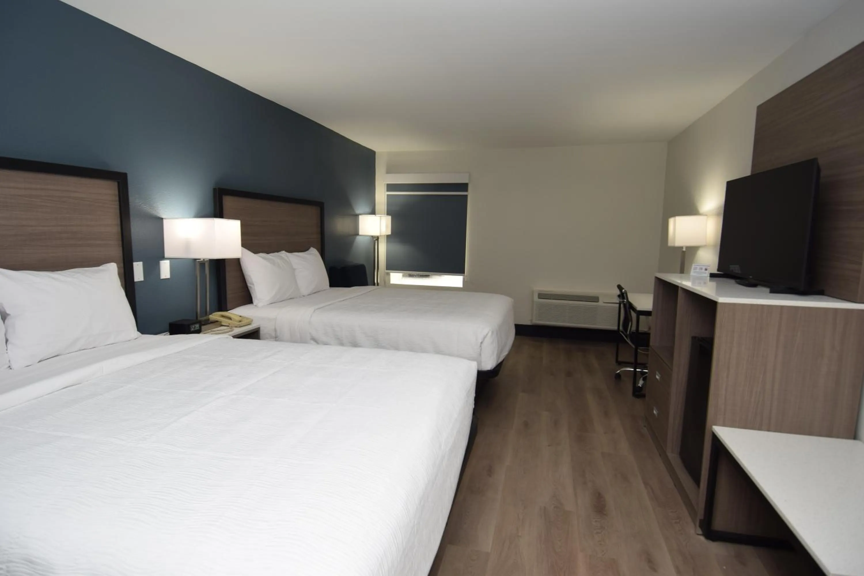 Guests, Bed in Baymont by Wyndham Batavia - Darien Lake