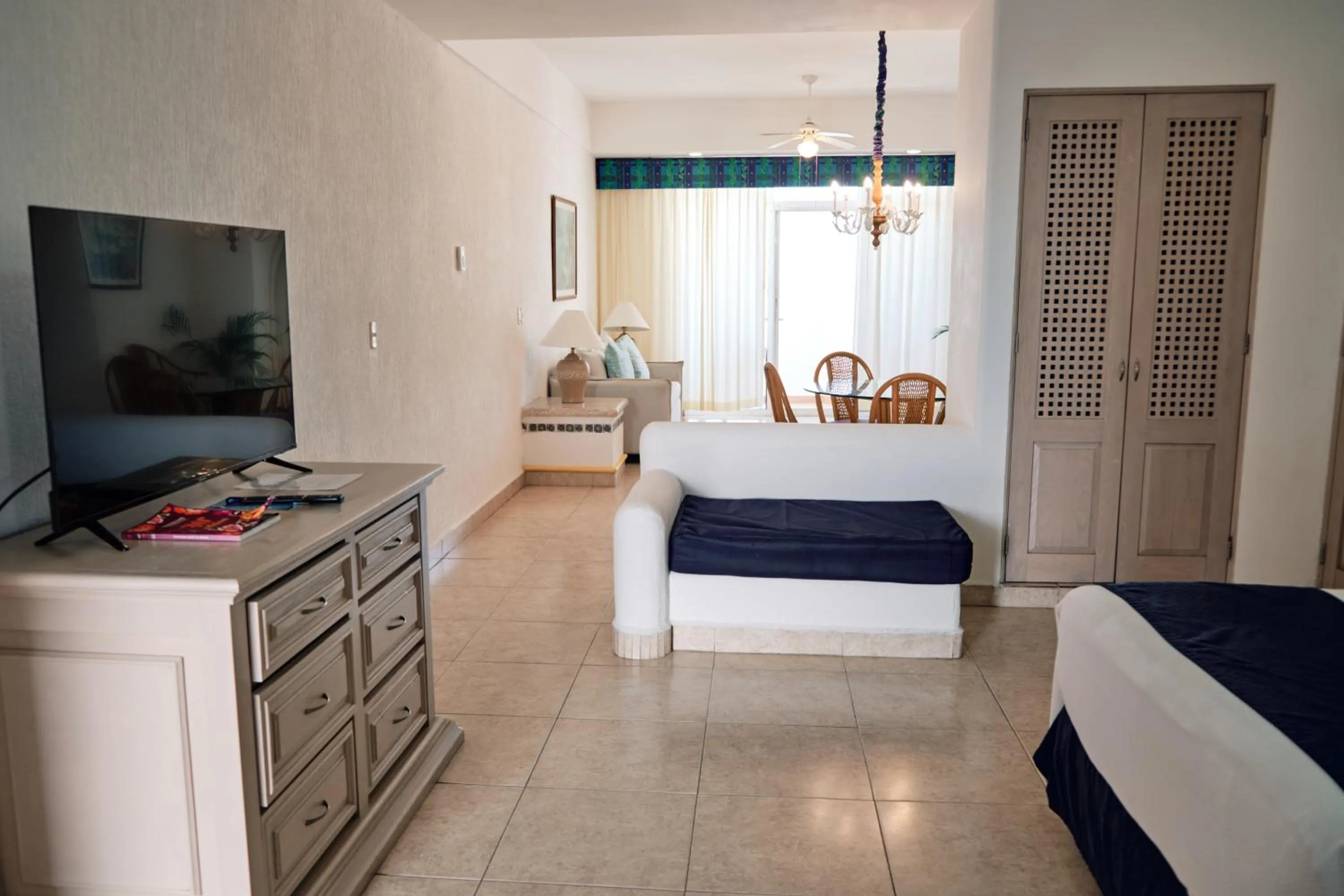 Photo of the whole room, Bed in The Inn at Mazatlan