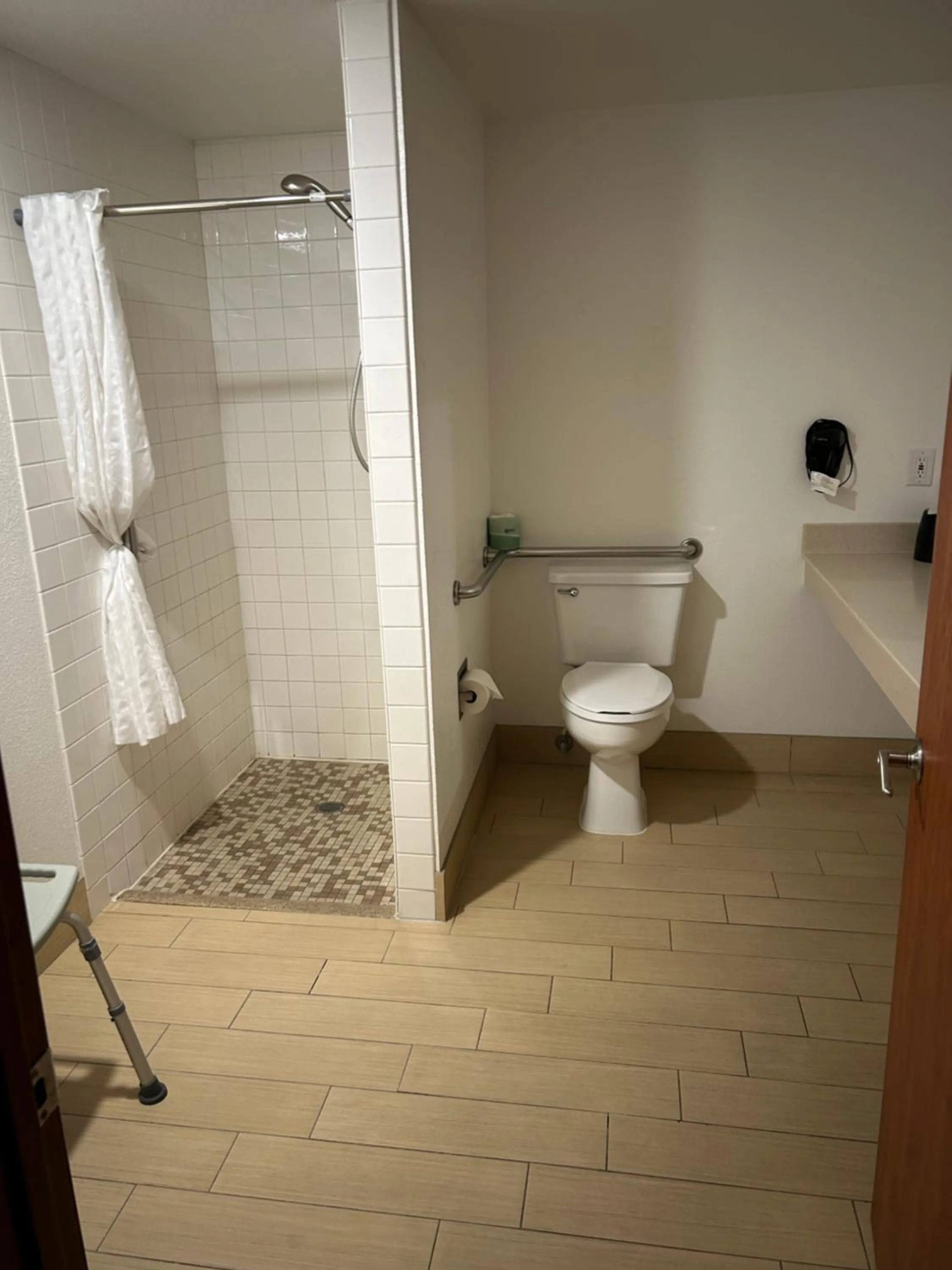 Shower in Country Inn & Suites by Radisson, Delta Park North Portland