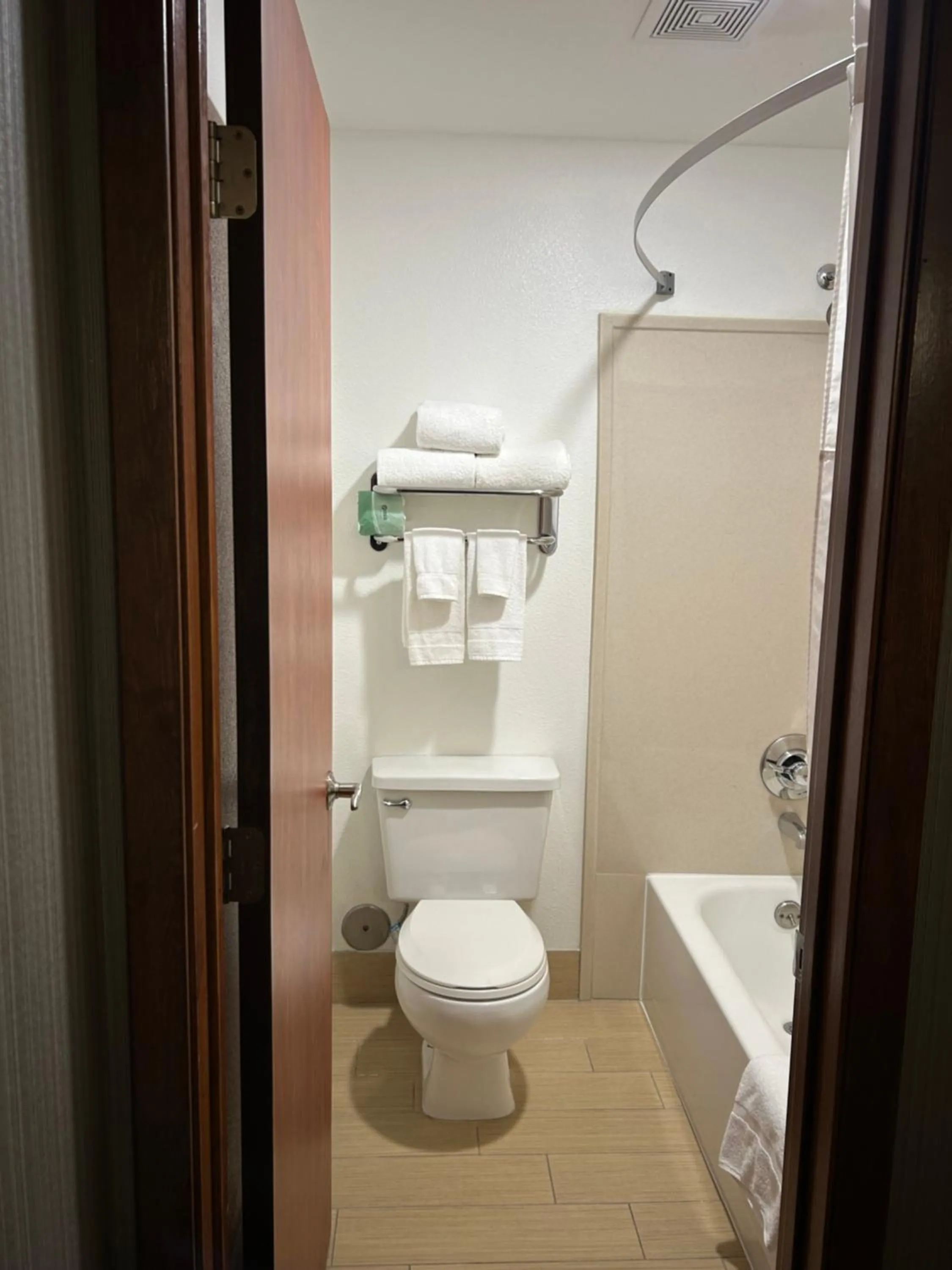 Toilet in Country Inn & Suites by Radisson, Delta Park North Portland