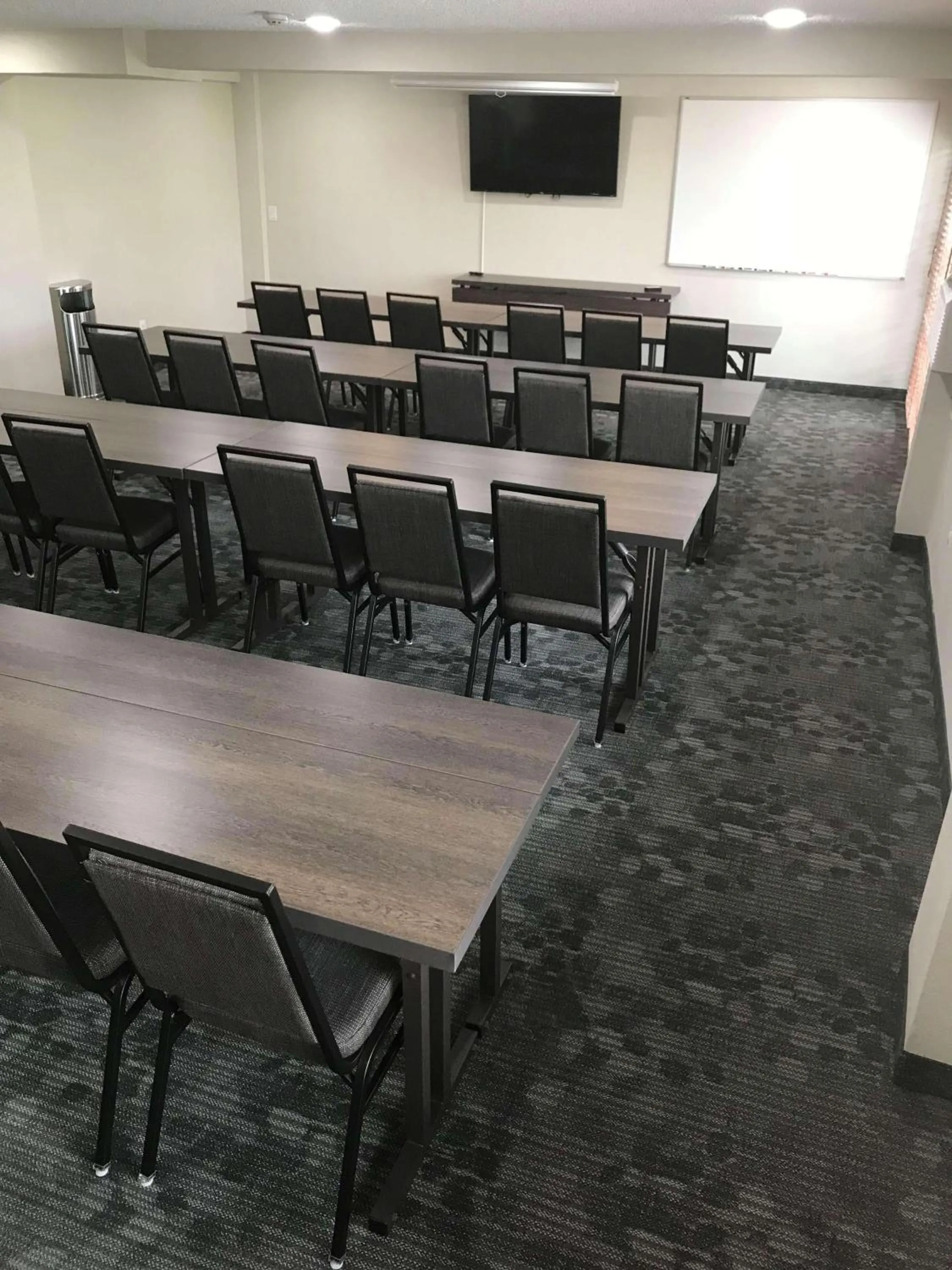 Meeting/conference room in Country Inn & Suites by Radisson, Delta Park North Portland