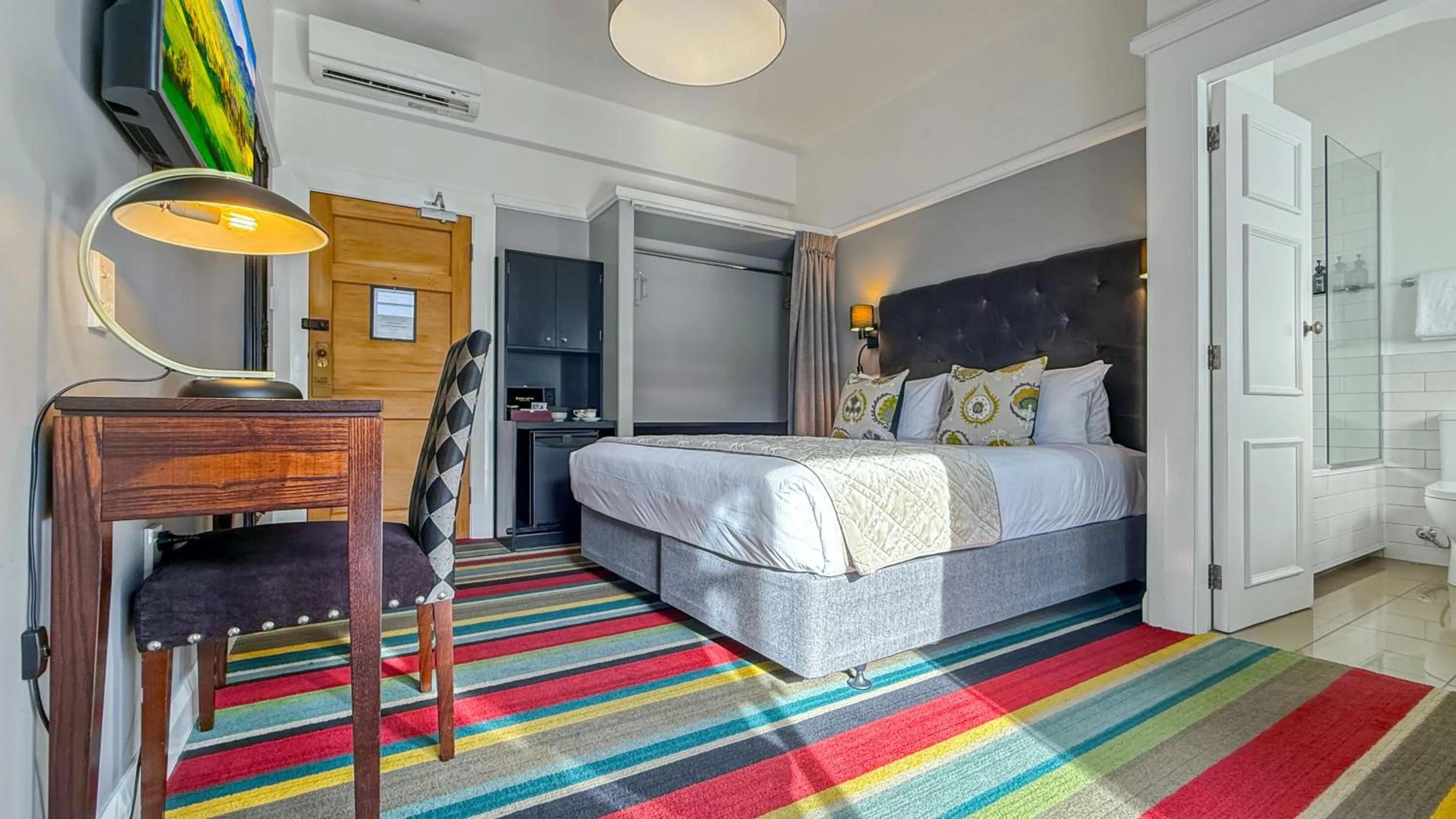 Bedroom, Bed in Art Deco Masonic Hotel