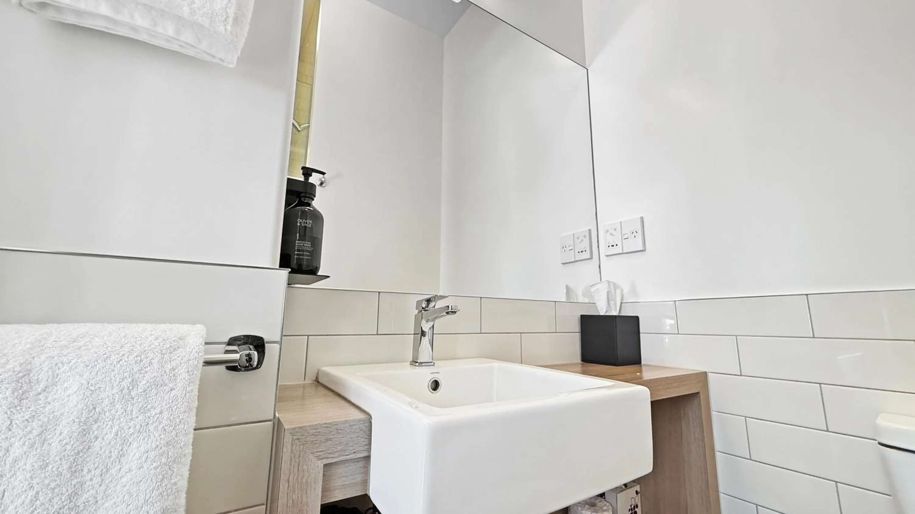 Bathroom in Art Deco Masonic Hotel