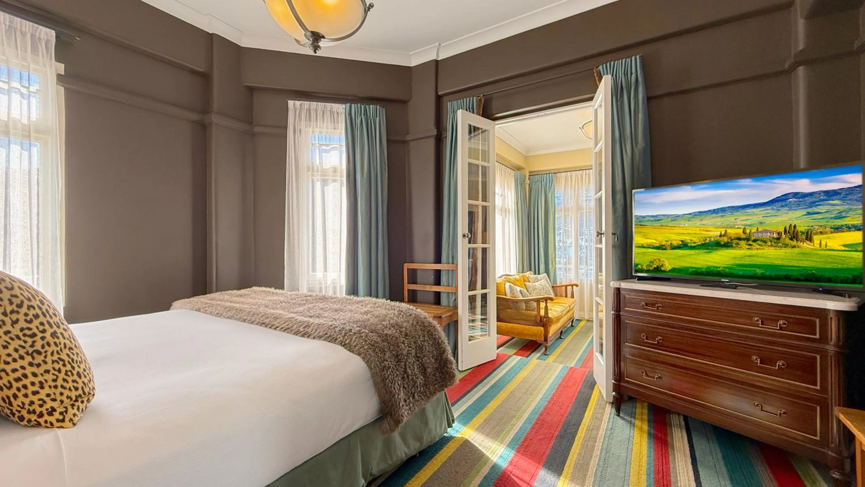 Bedroom, Bed in Art Deco Masonic Hotel