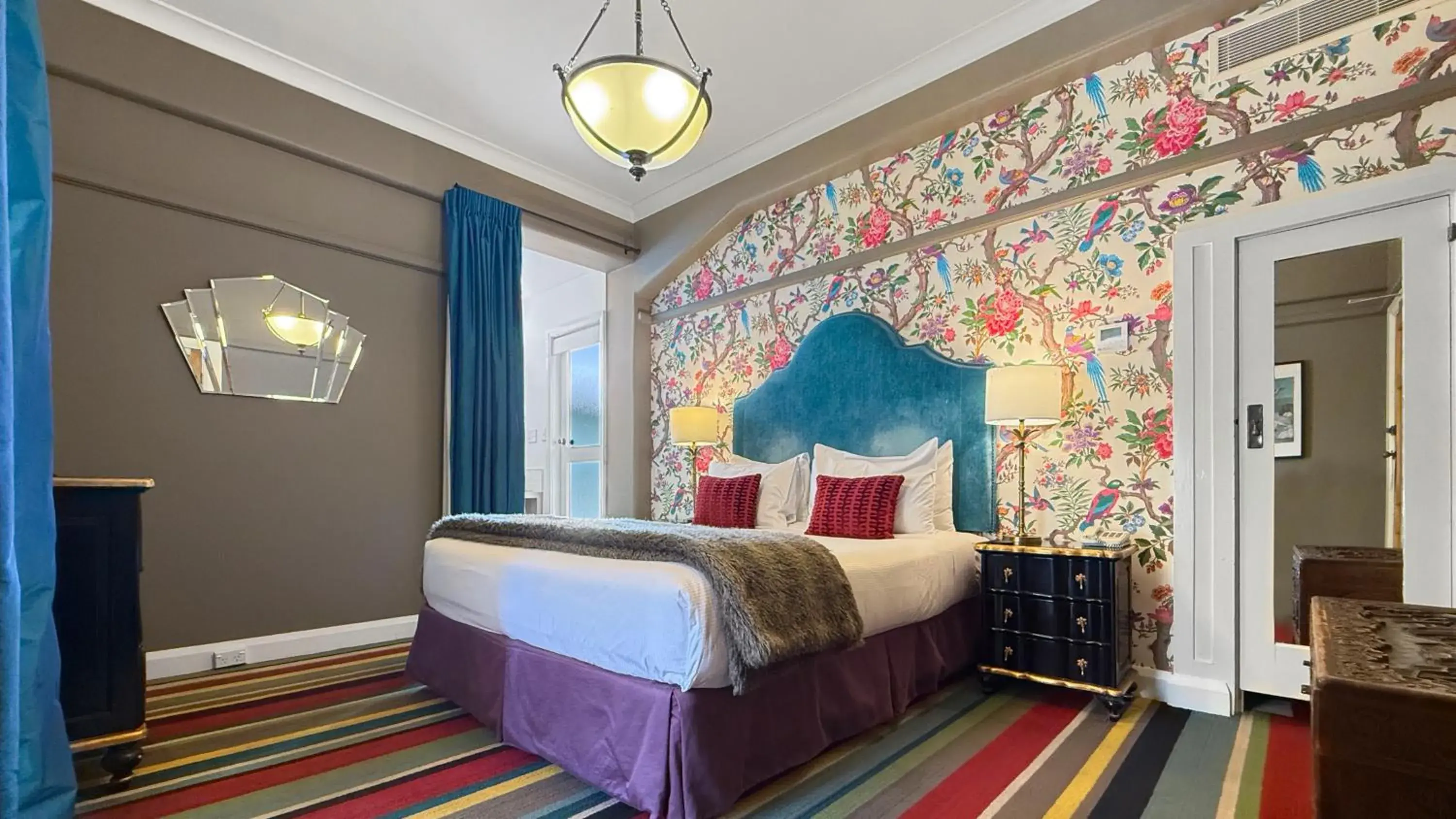 Art Deco Suite in Art Deco Masonic Hotel Art Deco Suite in Art Deco Masonic Hotel