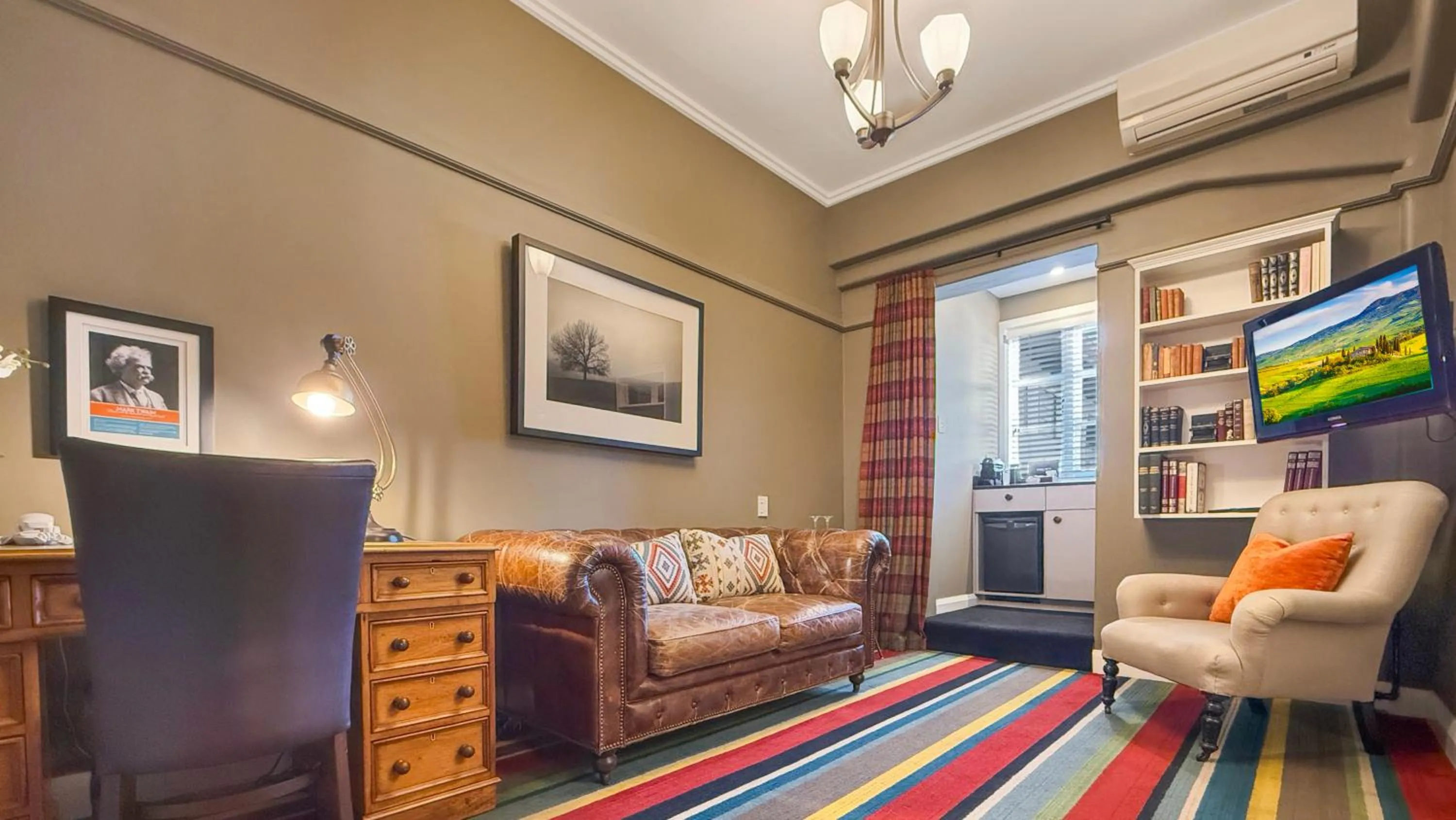 Living room in Art Deco Masonic Hotel