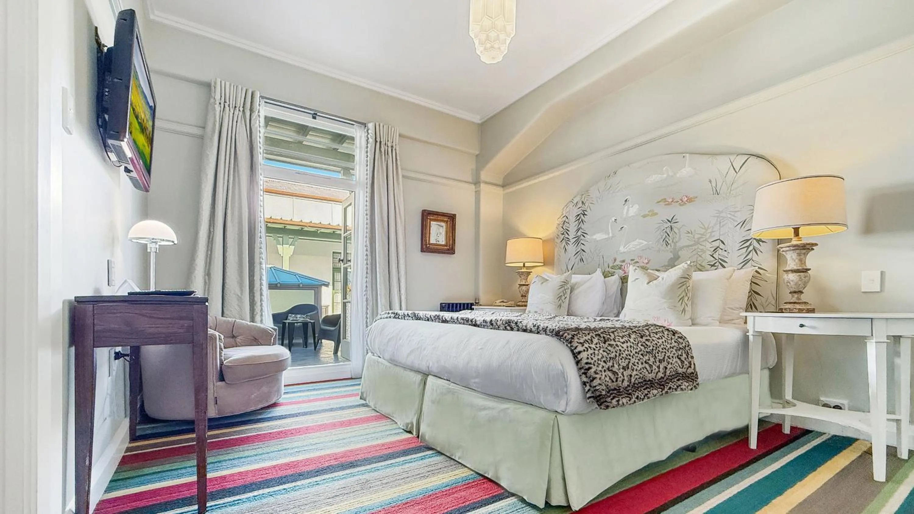 Bedroom, Bed in Art Deco Masonic Hotel