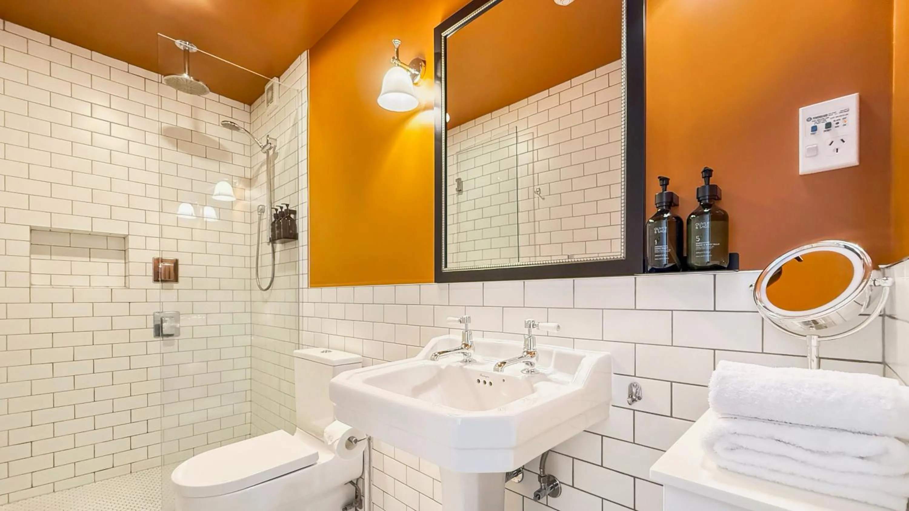 Bathroom in Art Deco Masonic Hotel