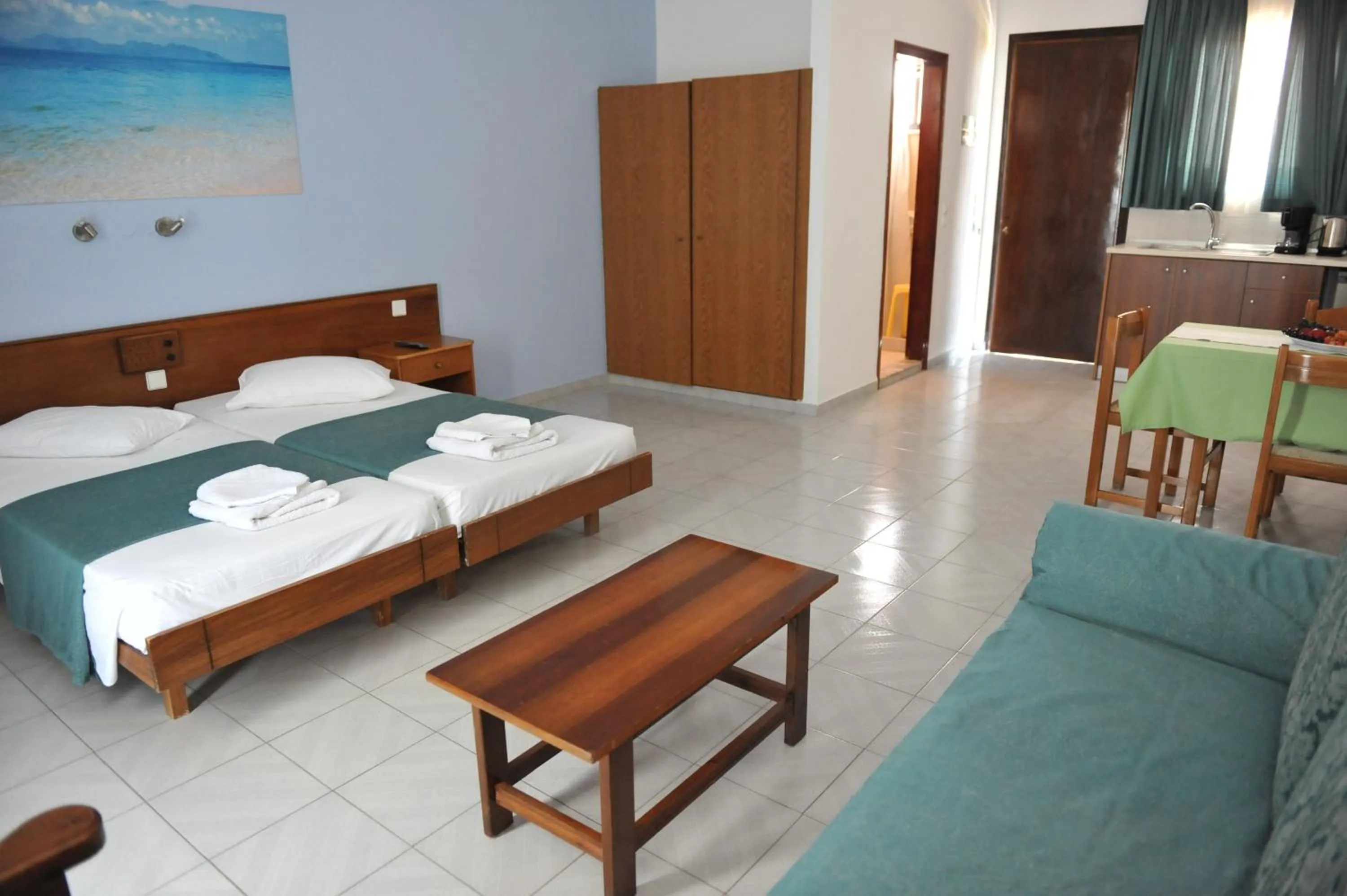 Photo of the whole room, Bed in Maritime