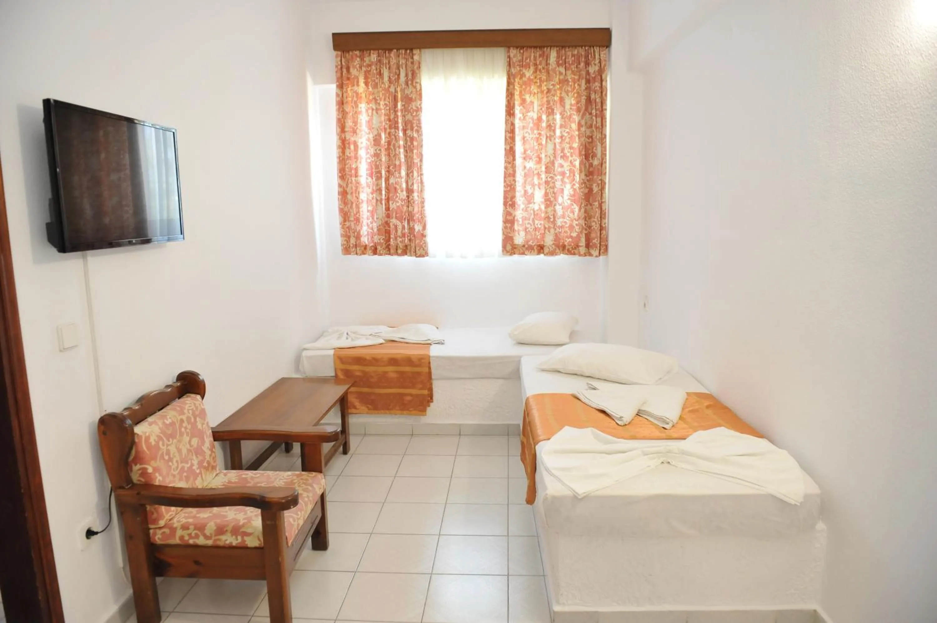 Photo of the whole room, Bed in Maritime