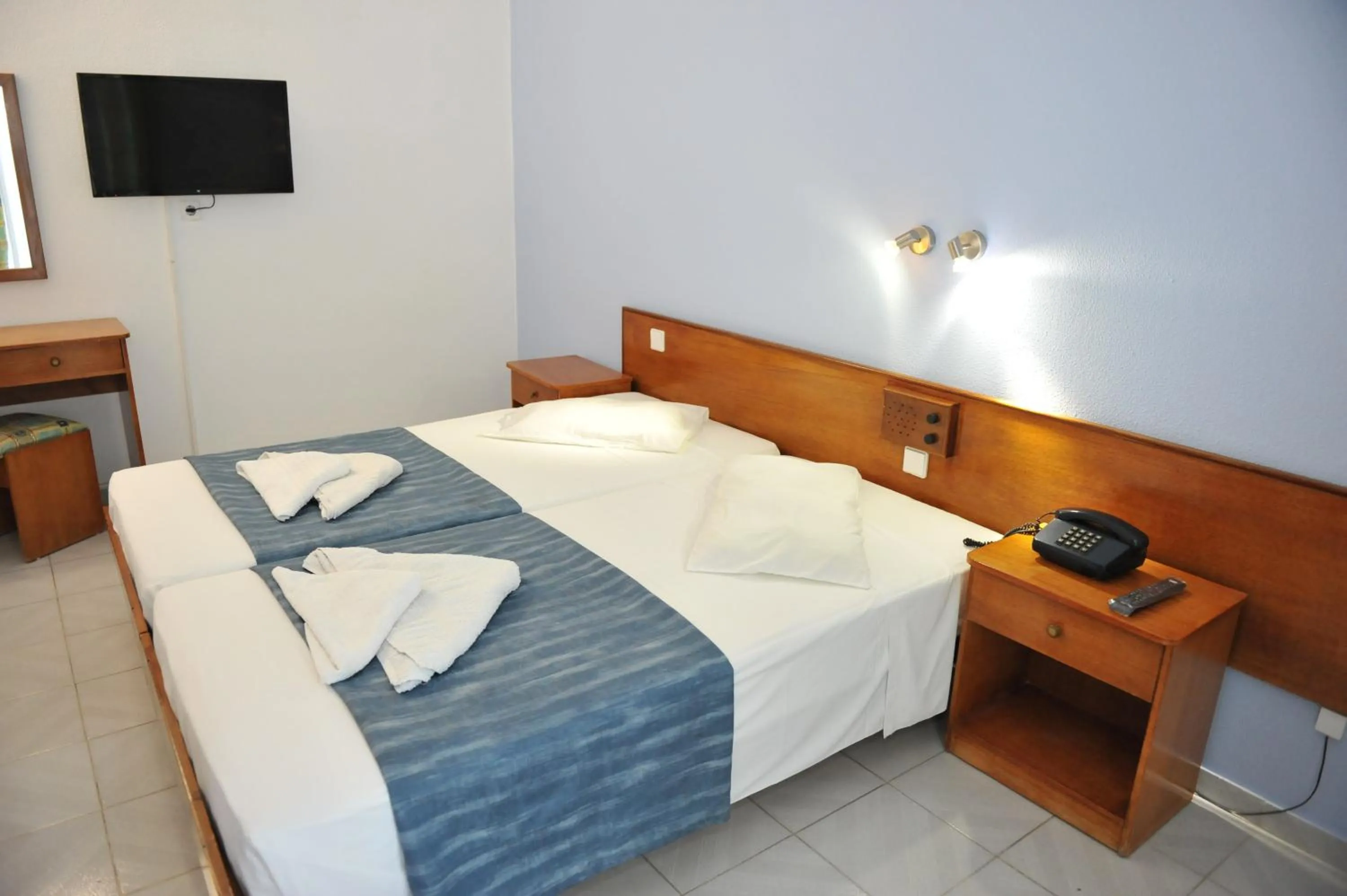 Photo of the whole room, Bed in Maritime