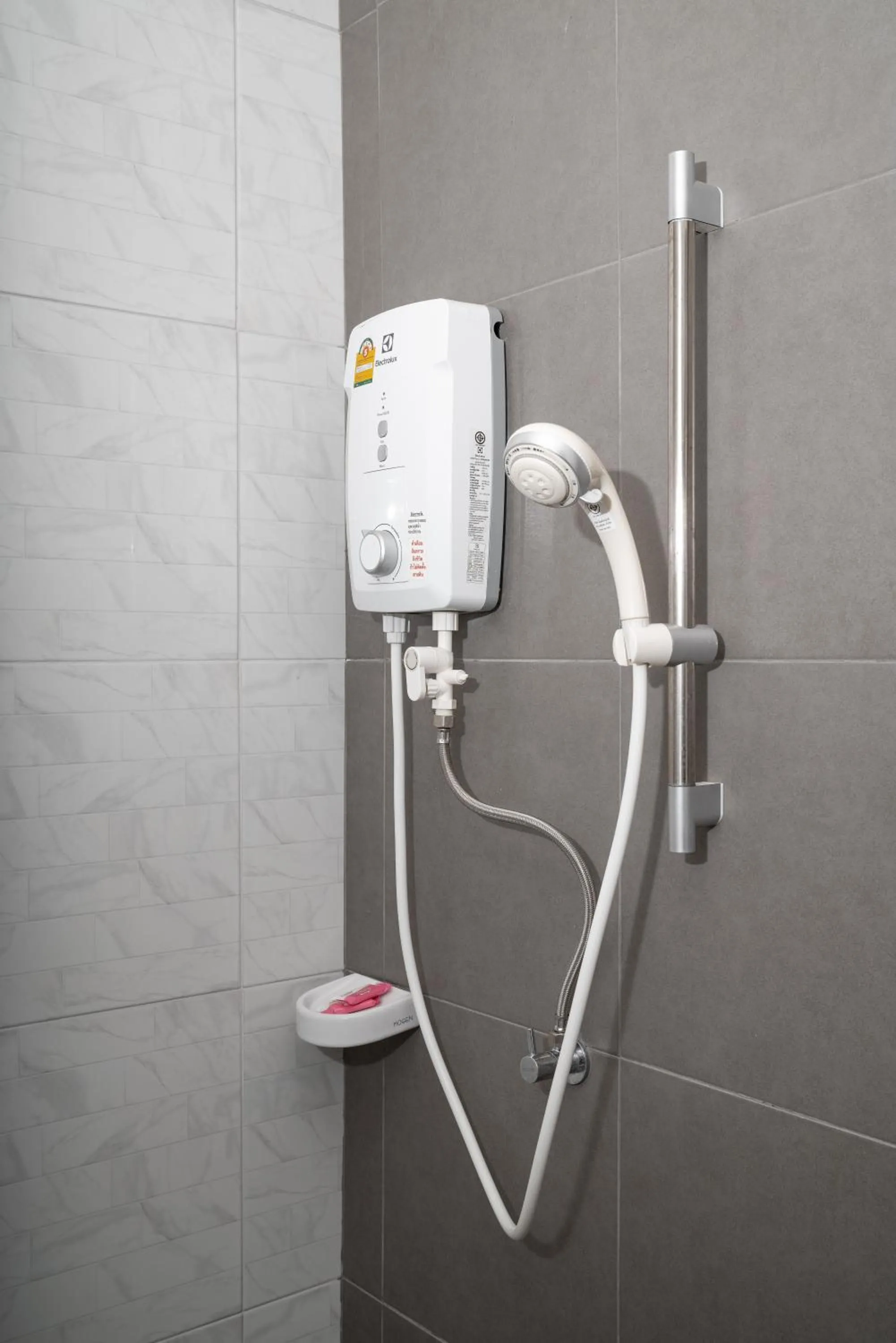 Shower in Circle Inn Ao Nam Mao