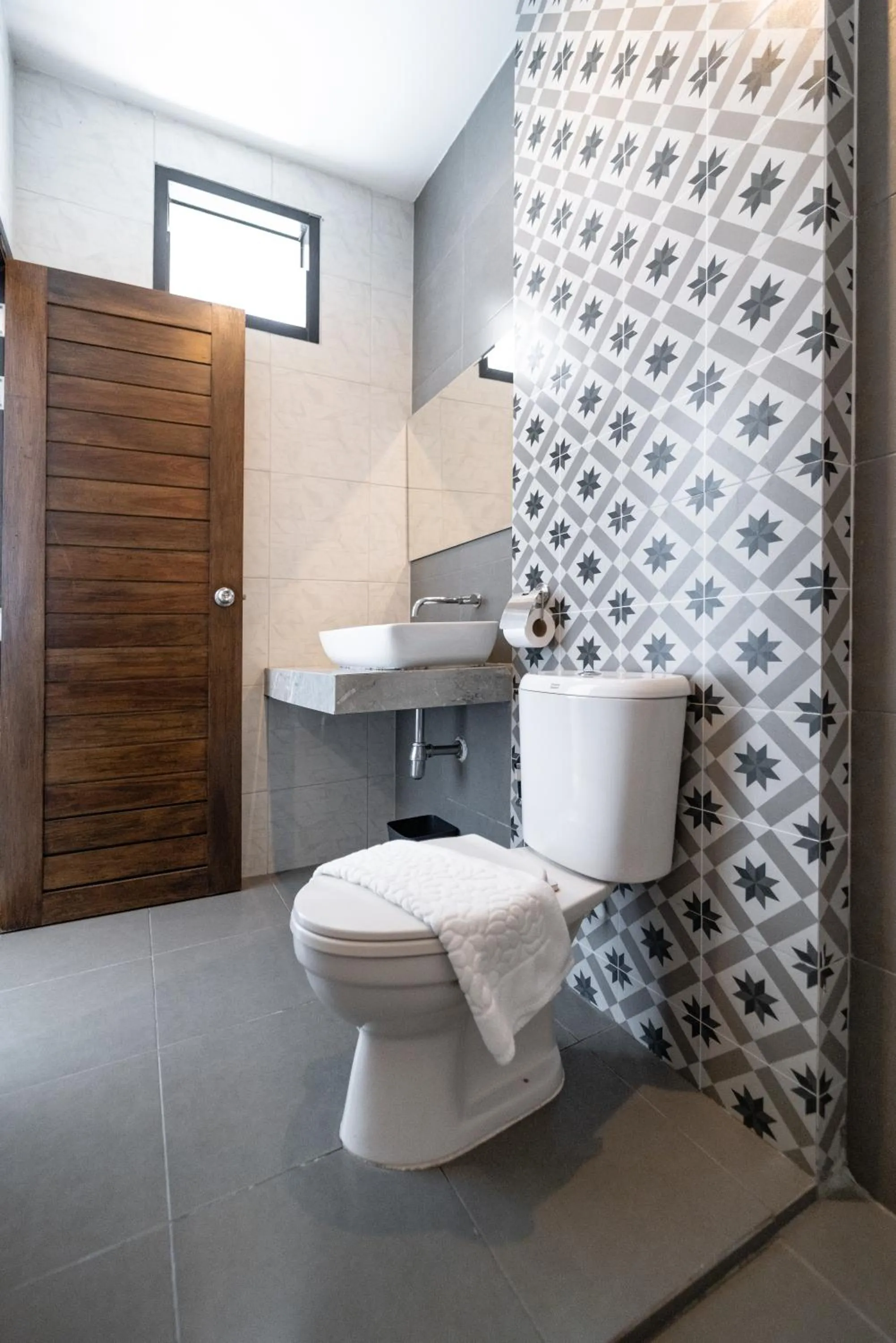 Toilet in Circle Inn Ao Nam Mao