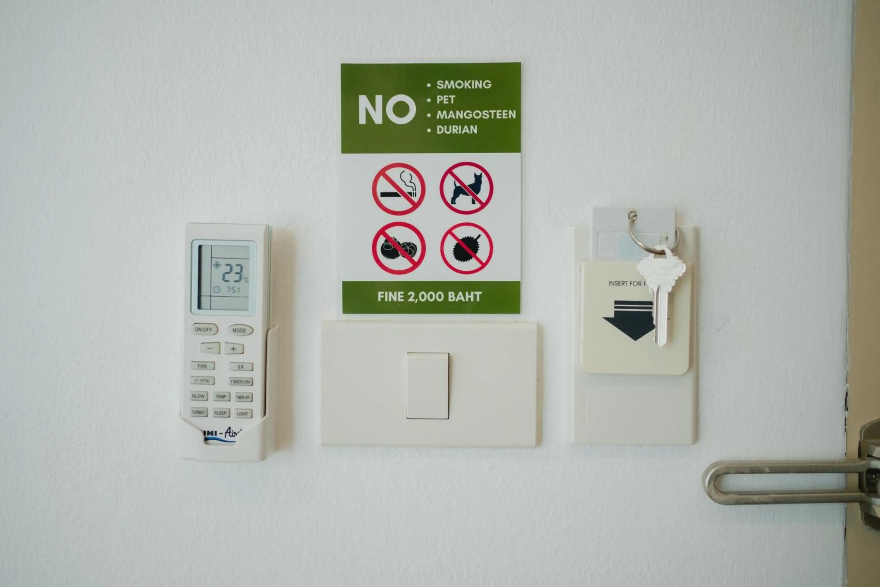 Logo/Certificate/Sign in Circle Inn Ao Nam Mao