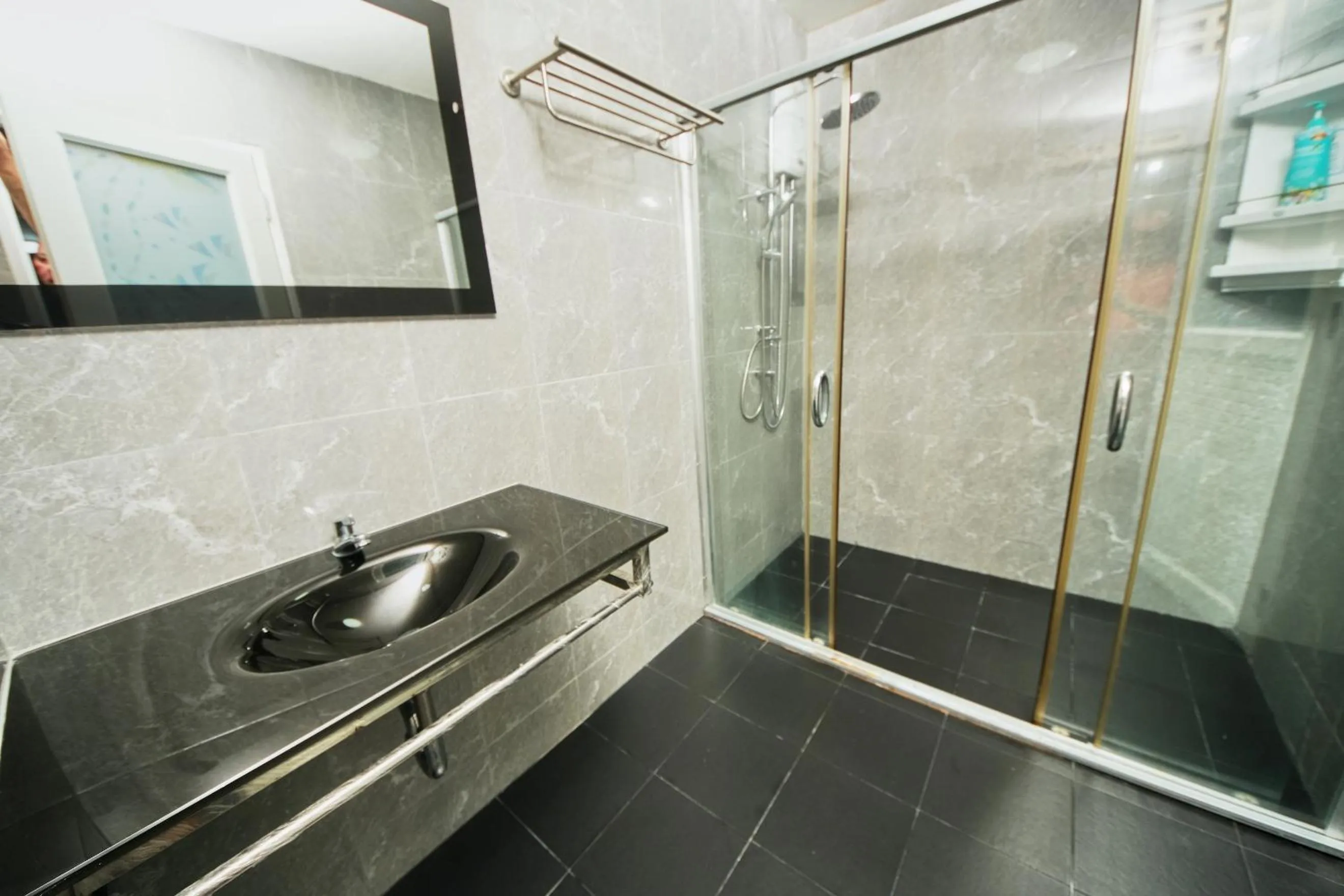 Bathroom in Pineapple Guesthouse