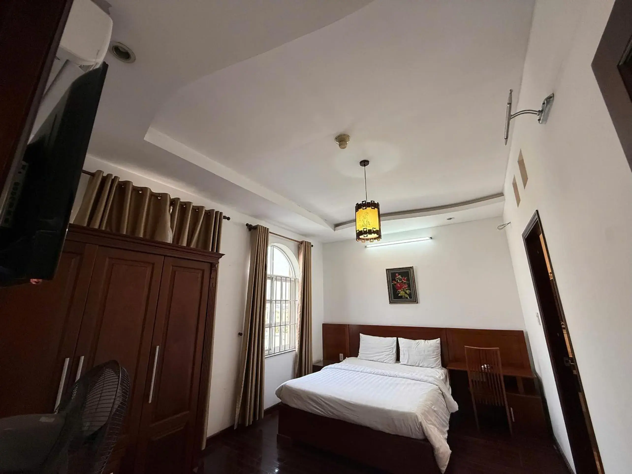 Deluxe Double or Twin Room with River View in Hoa Phat Hotel & Apartment Deluxe Double or Twin Room with River View in Hoa Phat Hotel & Apartment