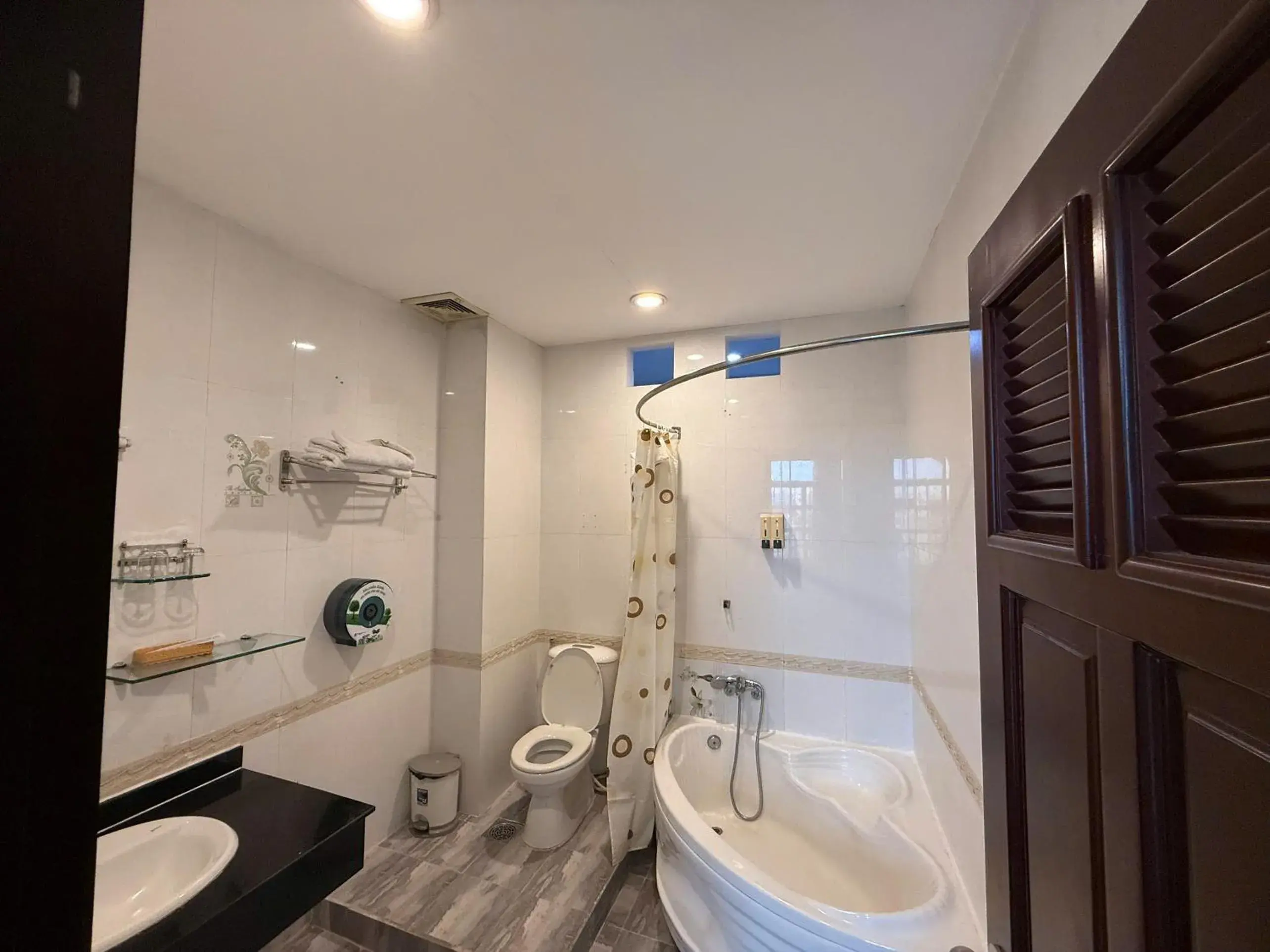 Deluxe Double or Twin Room with River View in Hoa Phat Hotel & Apartment Deluxe Double or Twin Room with River View in Hoa Phat Hotel & Apartment