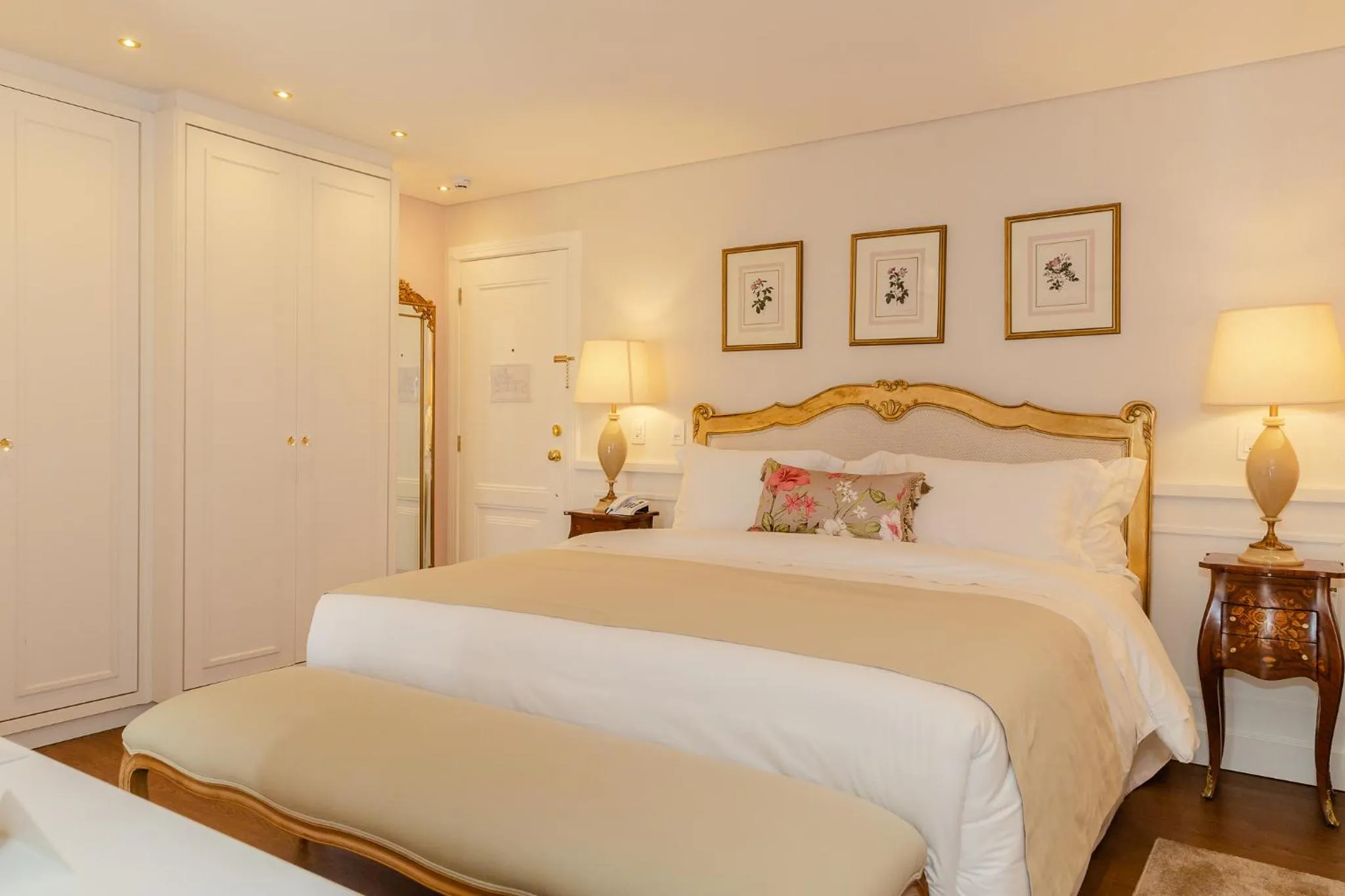 Bed in Villa do Vale Boutique Hotel