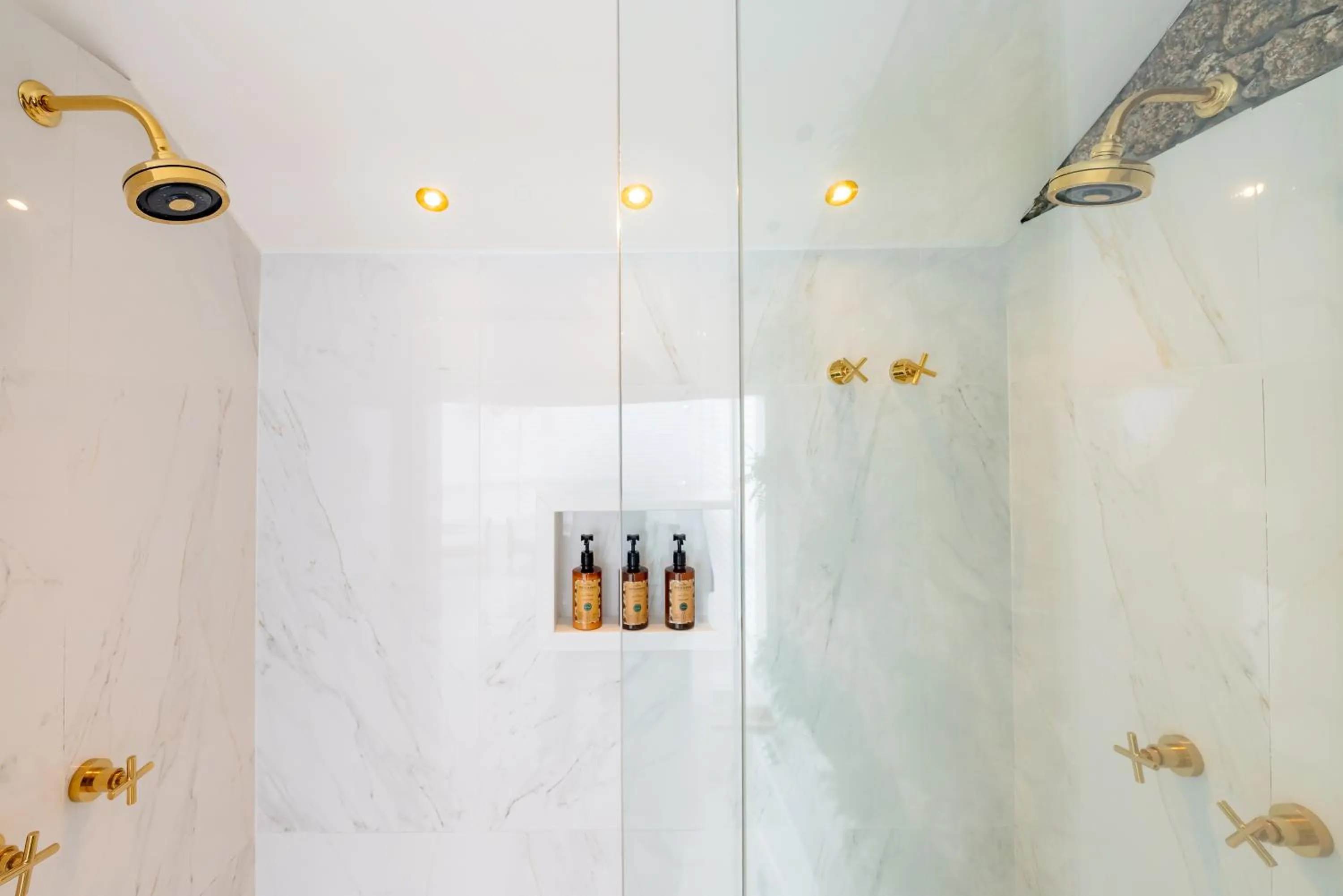 Shower in Villa do Vale Boutique Hotel