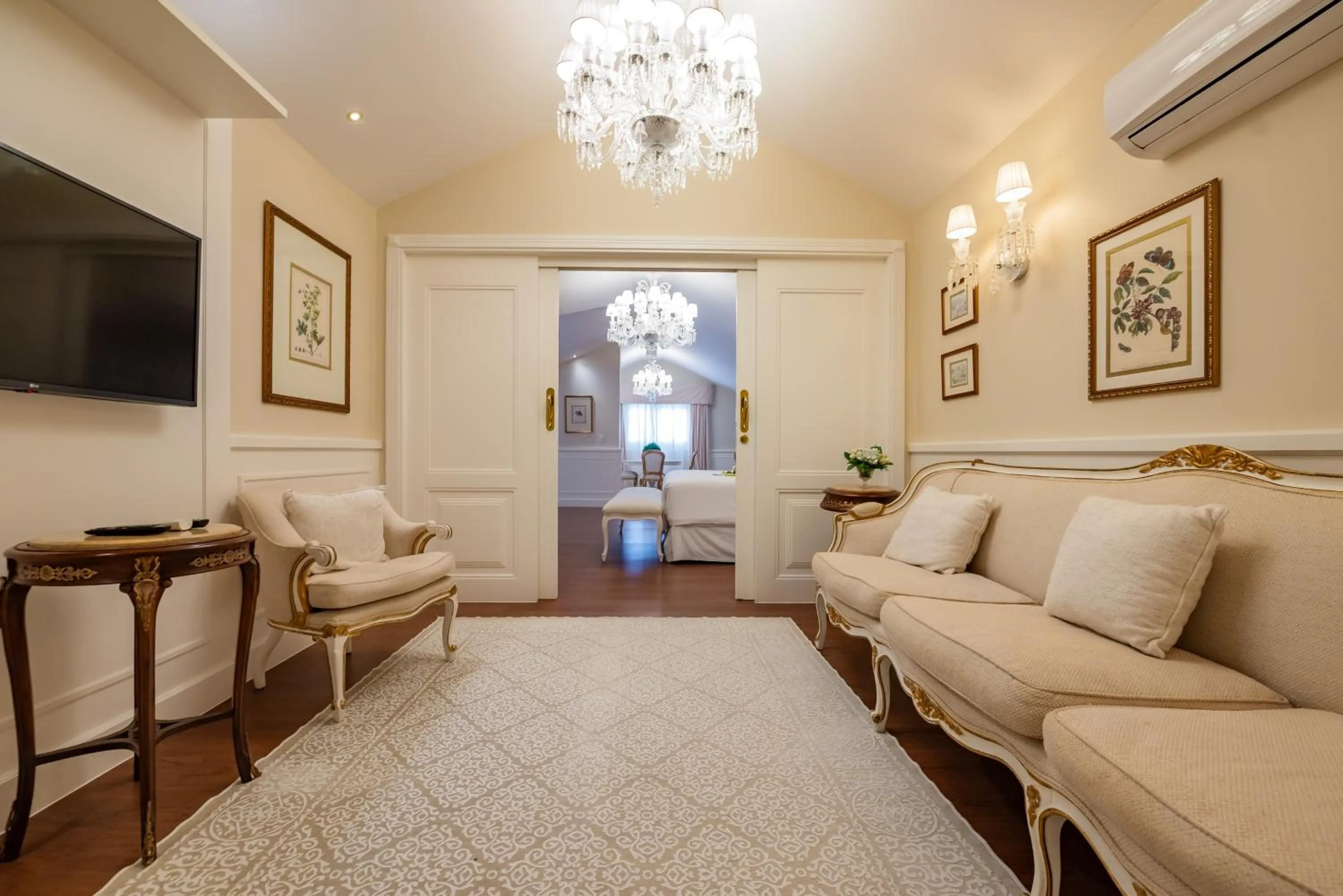 TV and multimedia in Villa do Vale Boutique Hotel