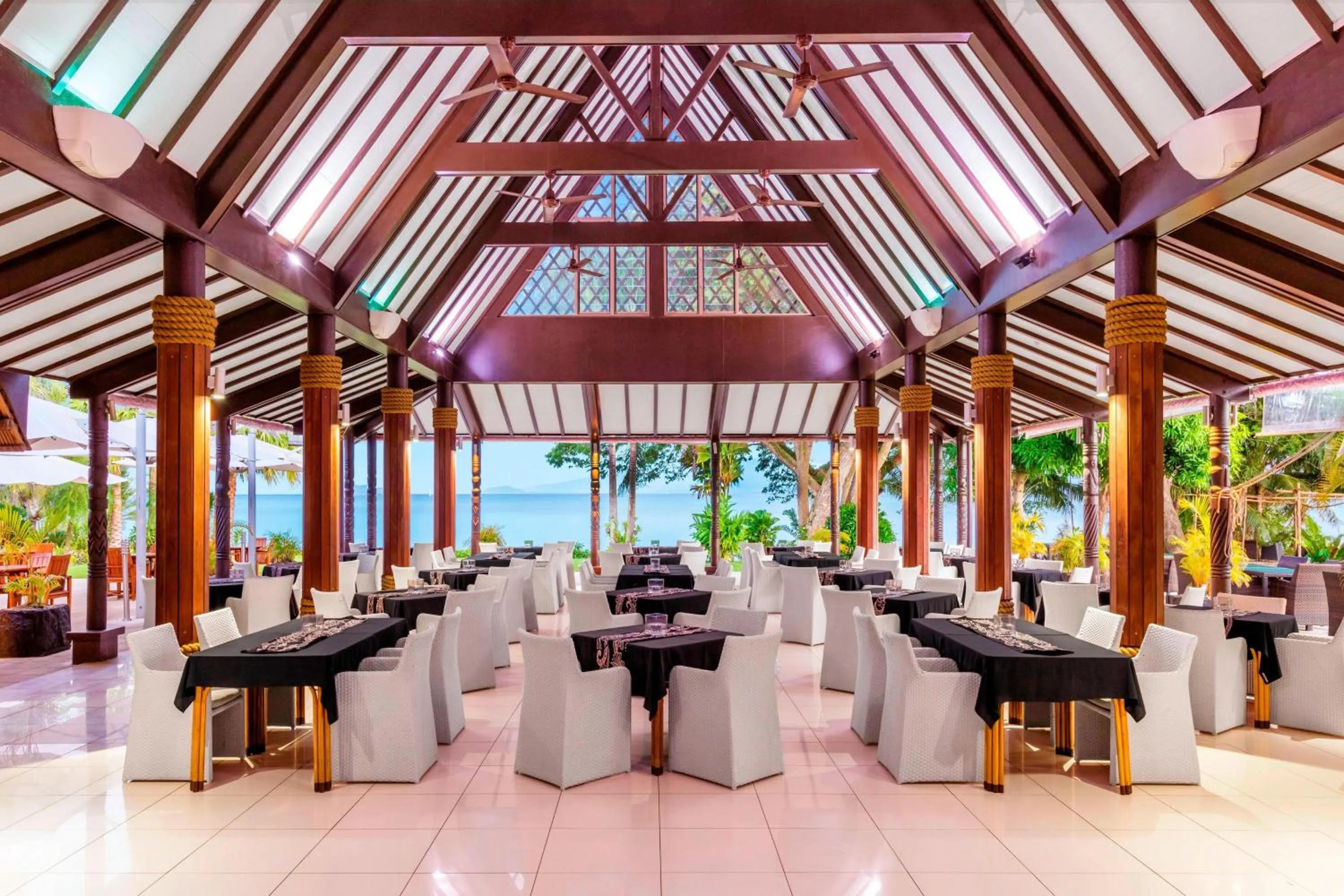 Restaurant/places to eat in Sheraton Samoa Beach Resort