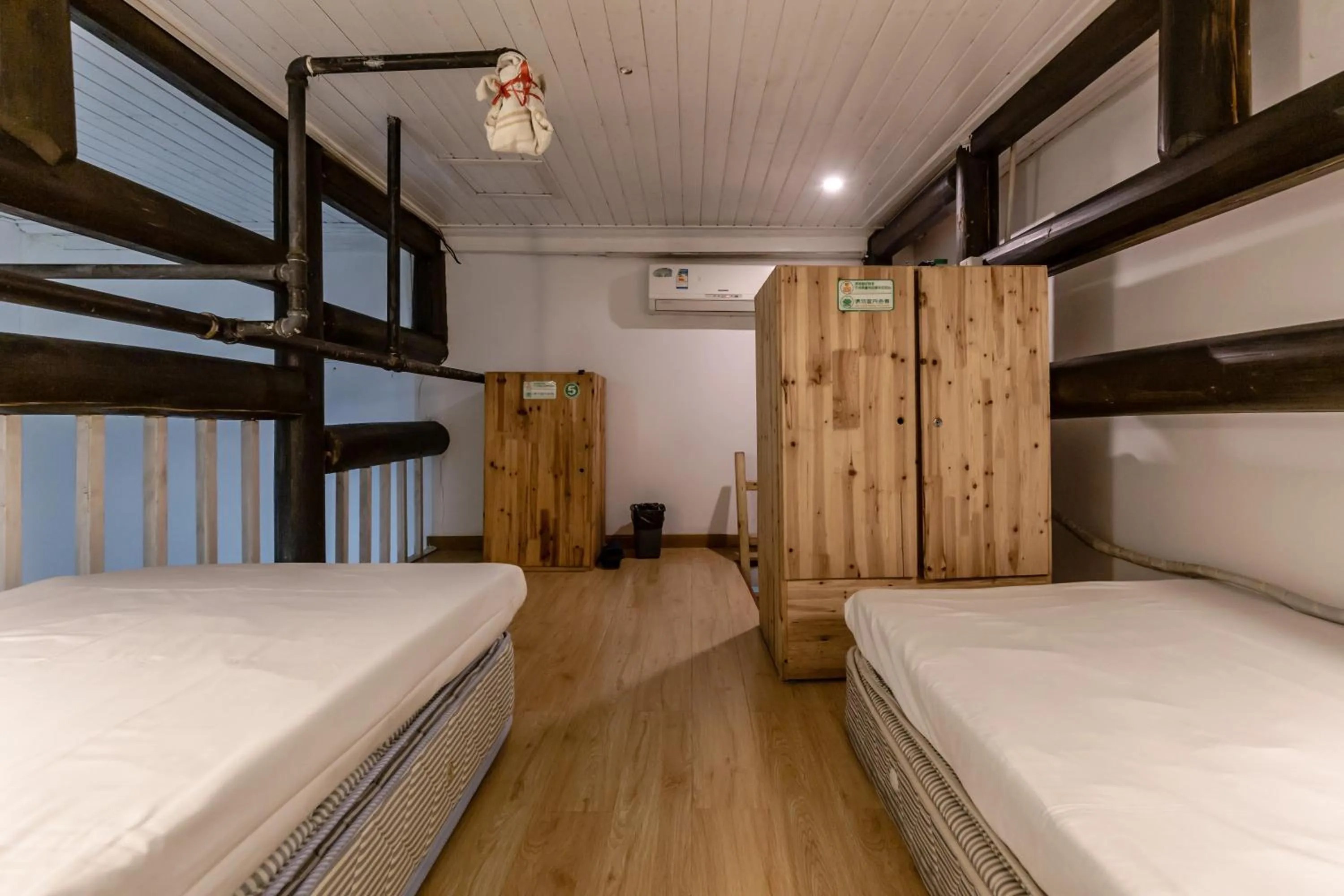 bunk bed, Bed in Hofang Guest House