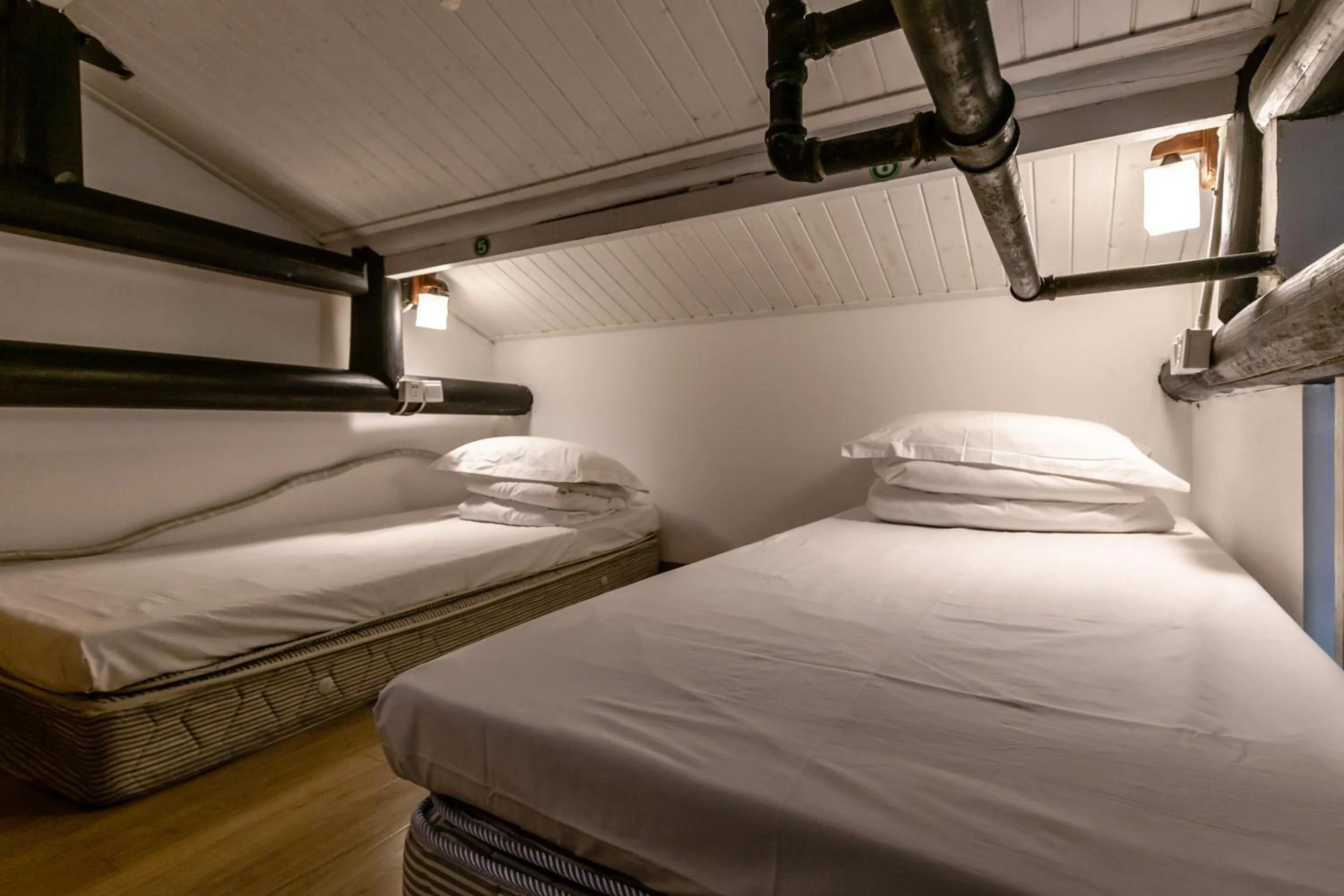 bunk bed, Bed in Hofang Guest House