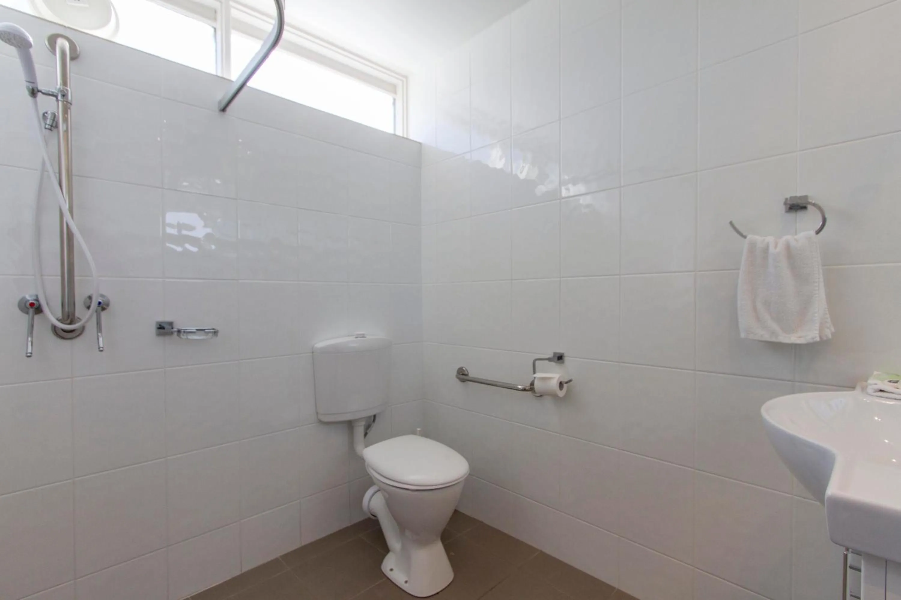 Shower in Sunshine Motor Inn