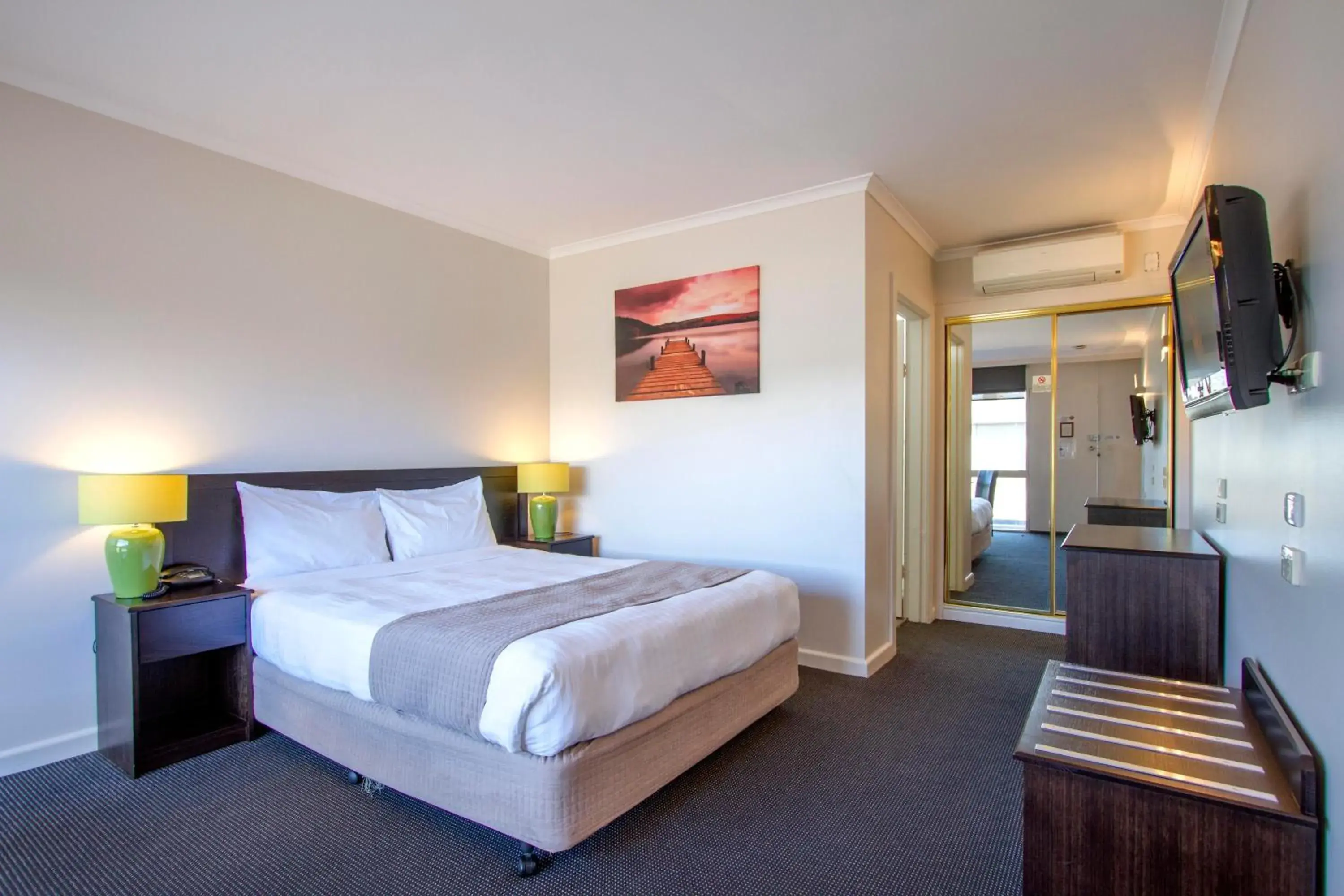 Standard Queen Room in Sunshine Motor Inn Standard Queen Room in Sunshine Motor Inn