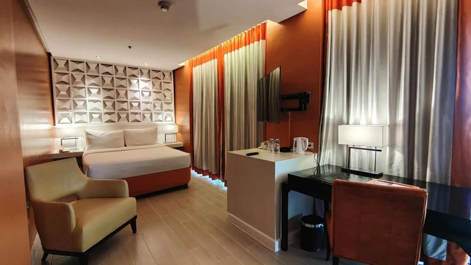 Bedroom, Bed in The Bayleaf Intramuros