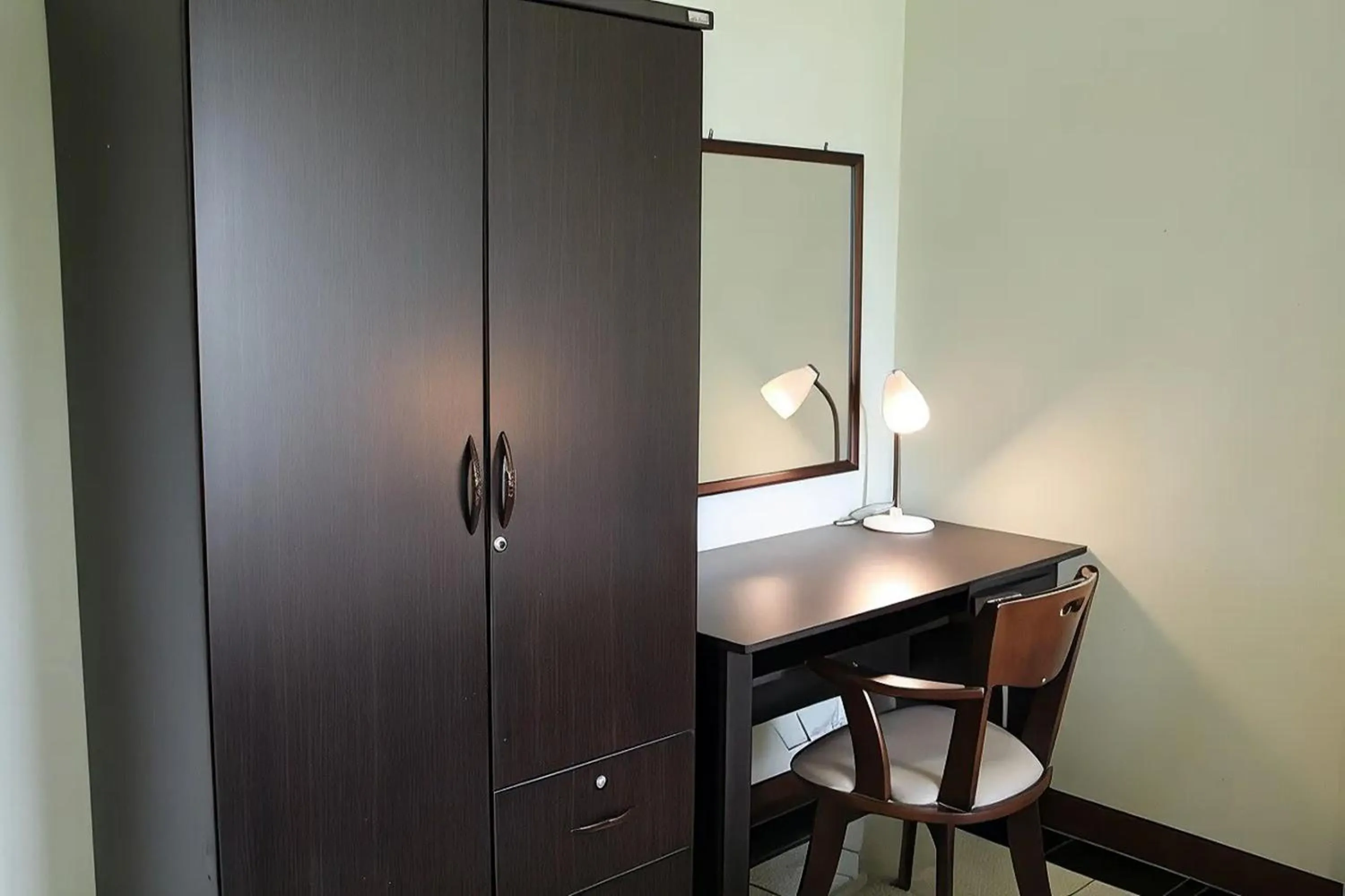 wardrobe in Udoncabana