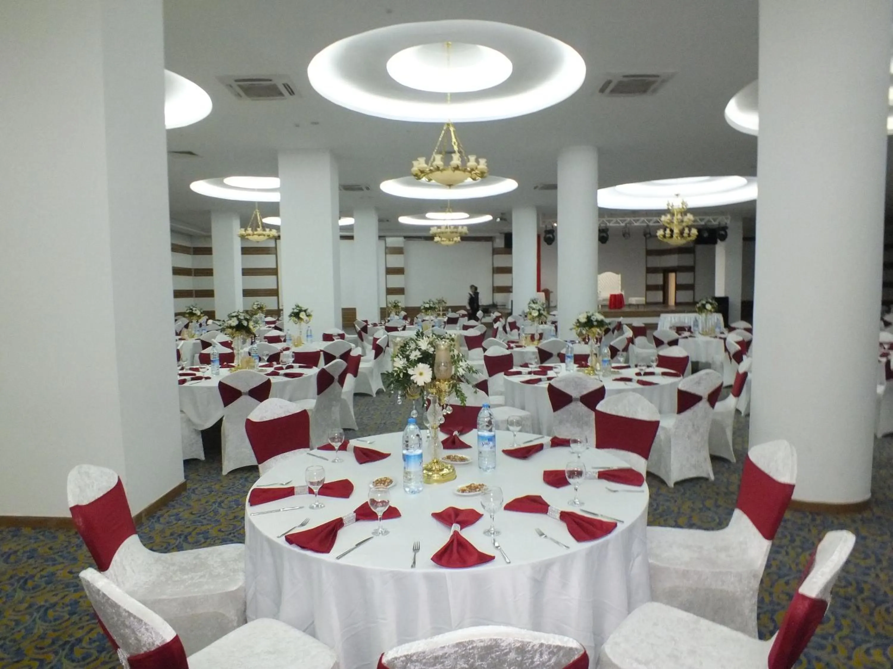 Restaurant/places to eat in Demosan Hotel