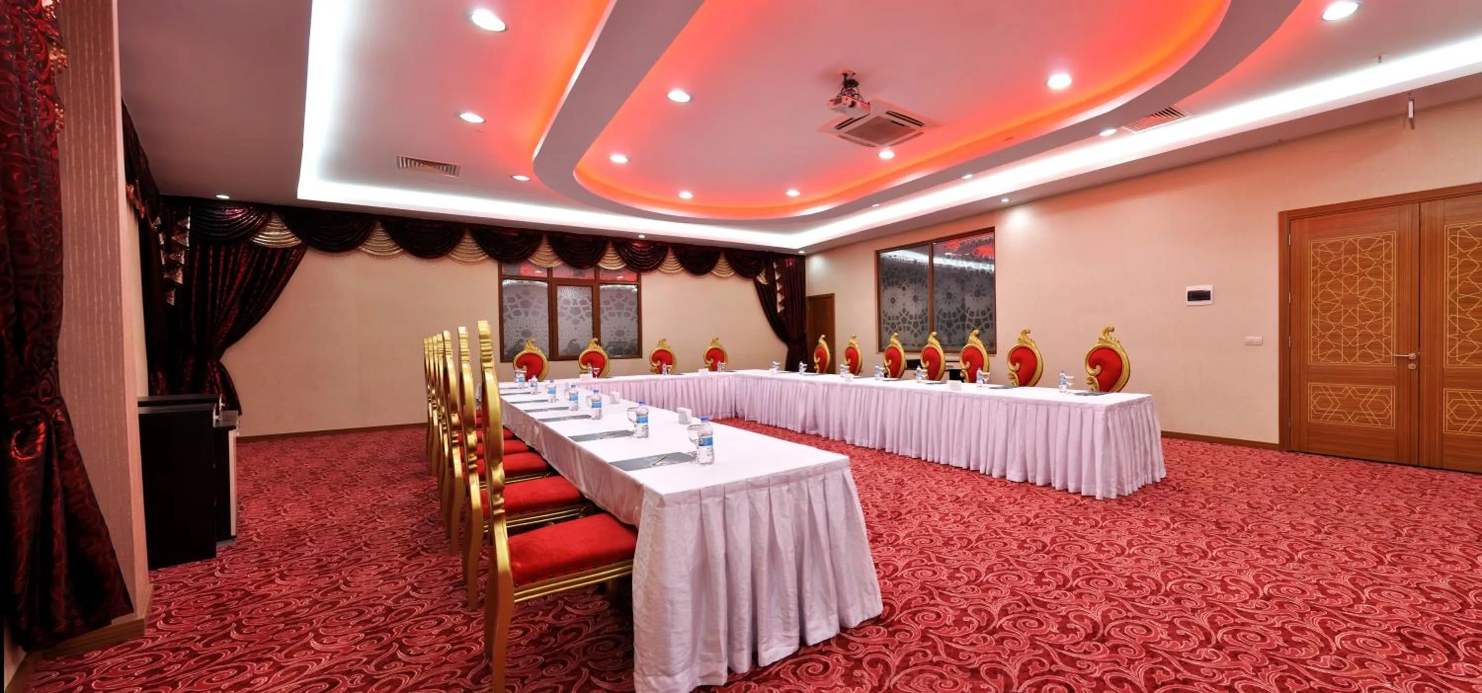 Banquet/Function facilities in Demosan Hotel