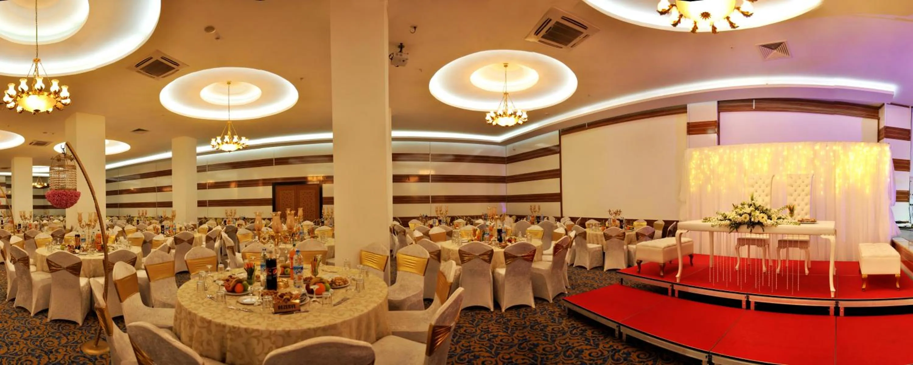Banquet/Function facilities in Demosan Hotel