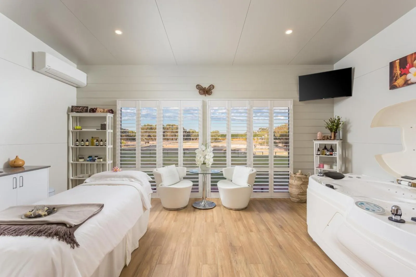 Massage, Bed in The Swan Valley Retreat