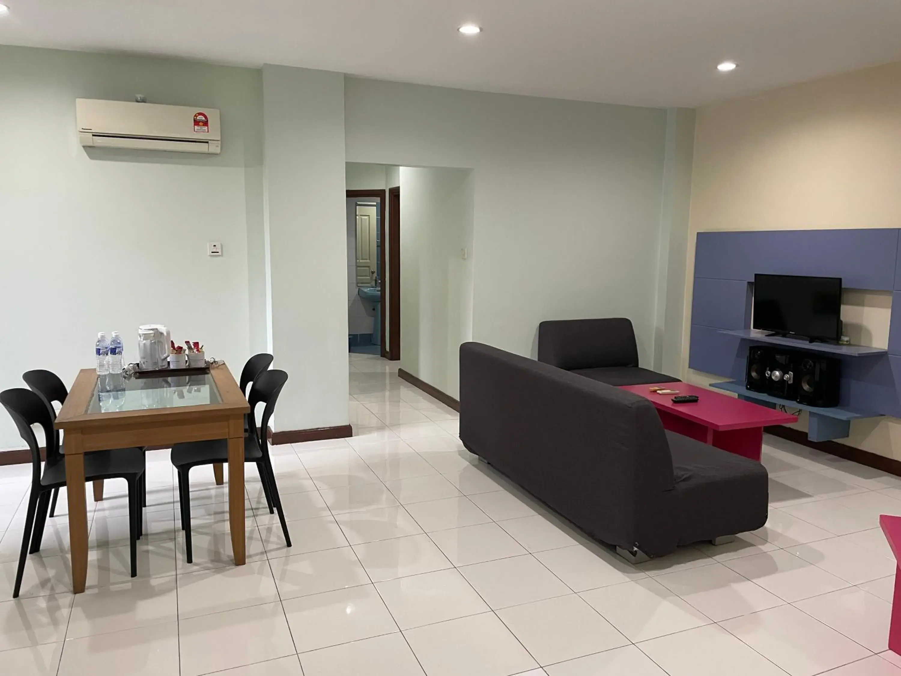 Two-Bedroom Apartment in Song Service Apartment formerly known as Jinhold Service Apartment Two-Bedroom Apartment in Song Service Apartment formerly known as Jinhold Service Apartment