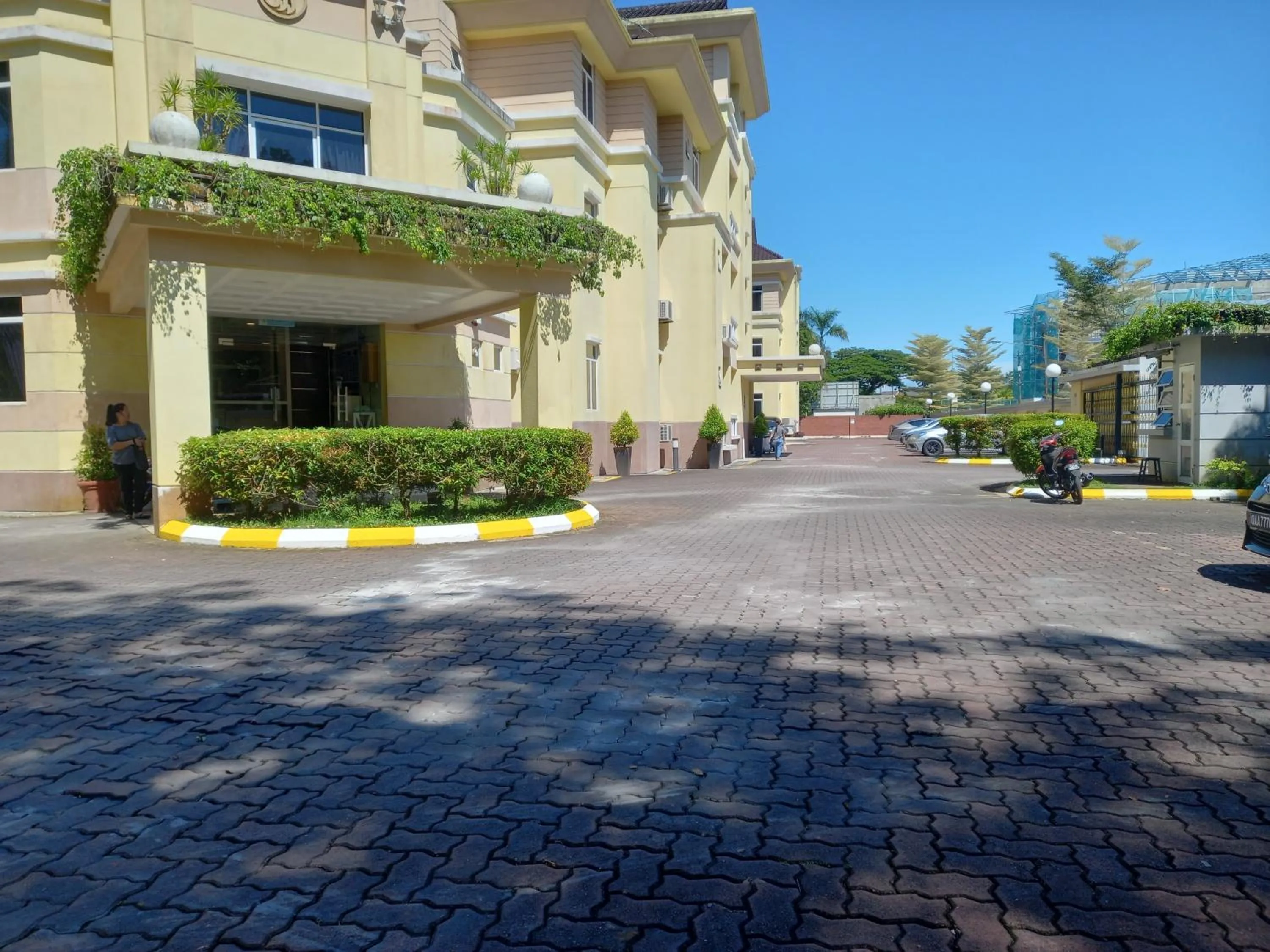 Parking in Song Service Apartment formerly known as Jinhold Service Apartment