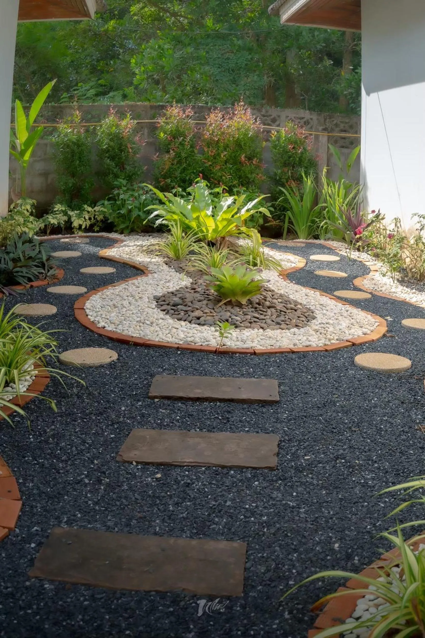 Restaurant/places to eat in Loma Resort