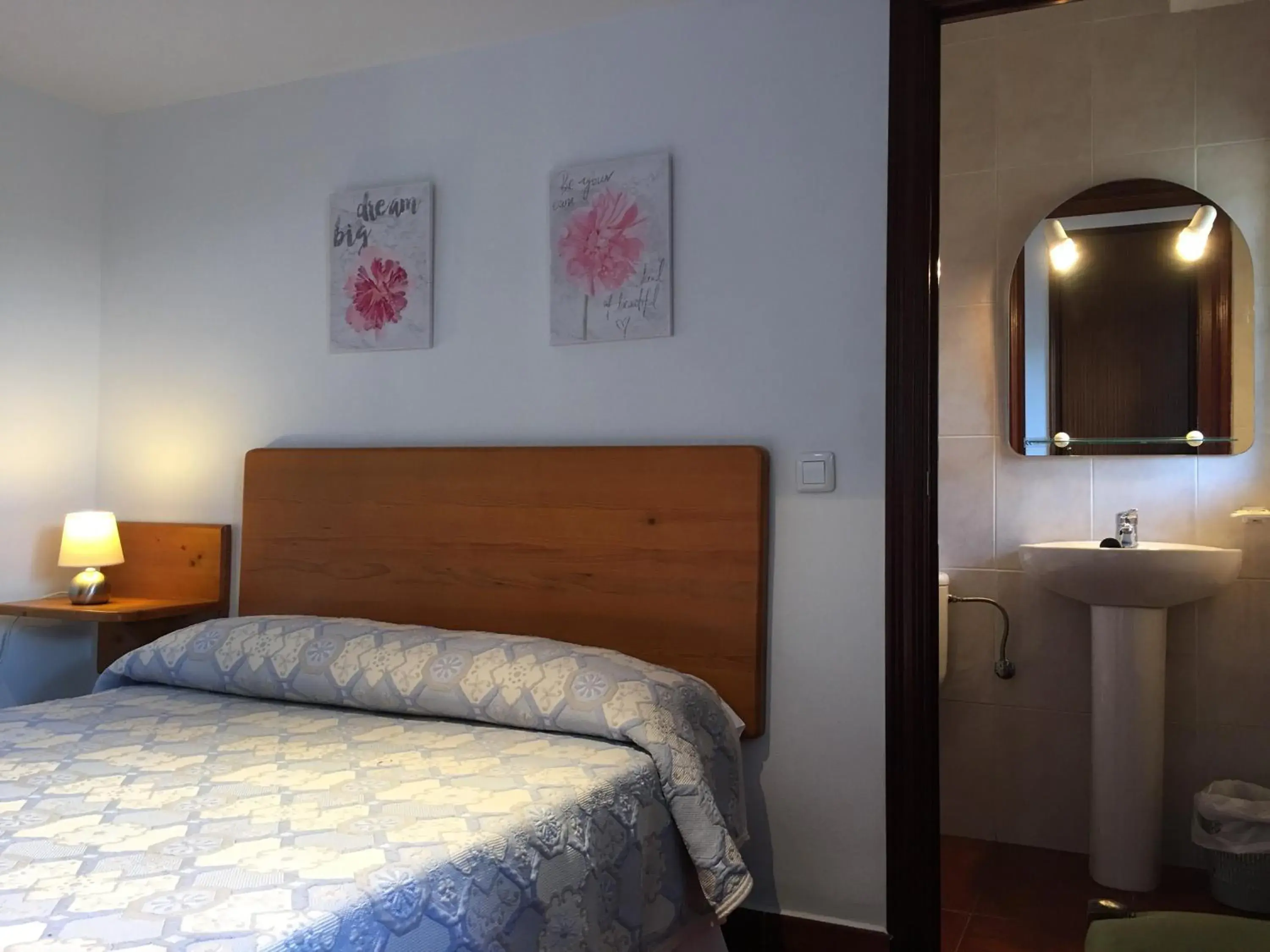 Double Room in B&B Yeguada La Parrilla Double Room in B&B Yeguada La Parrilla