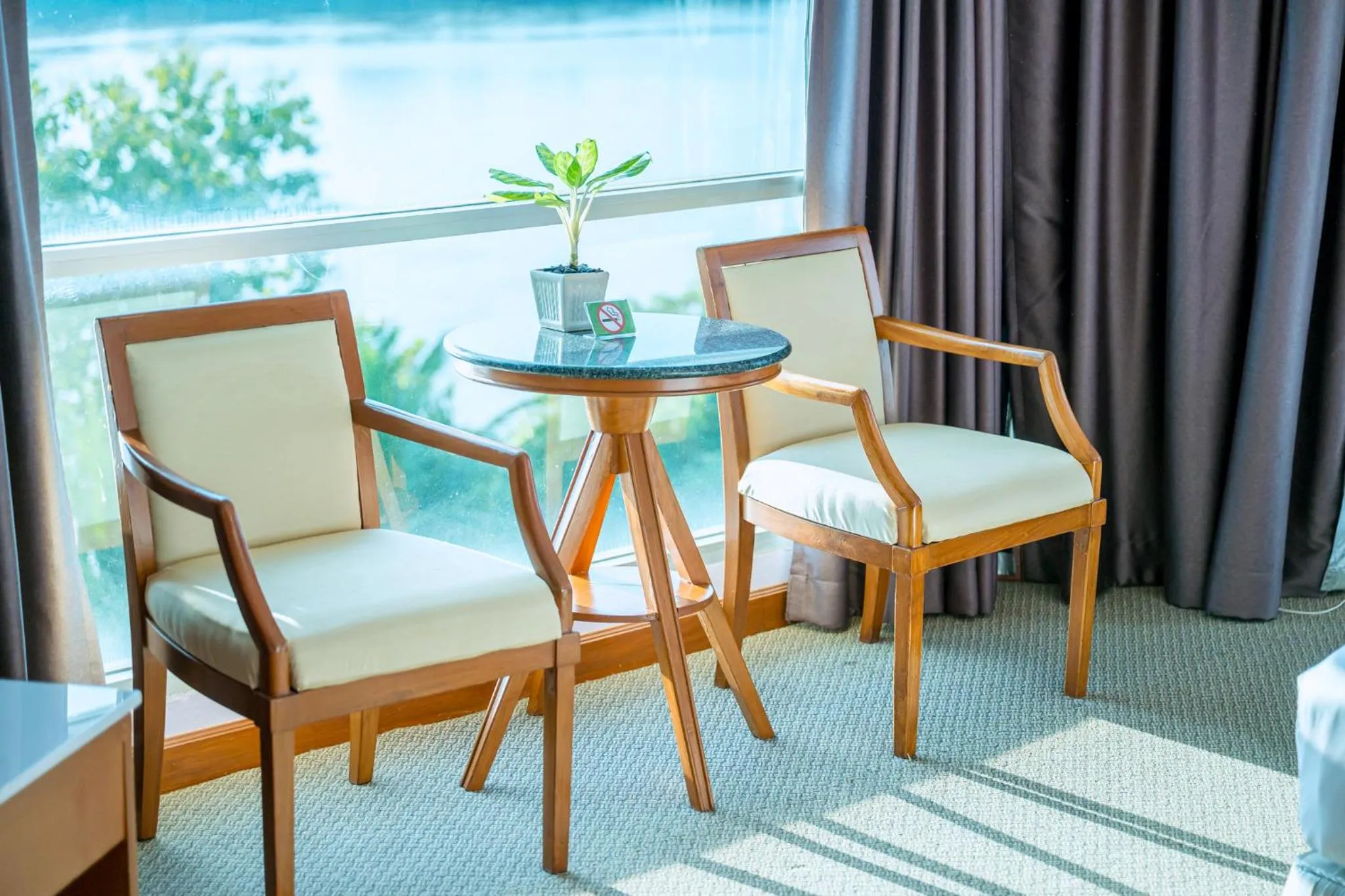 Viang Tak Riverside Hotel