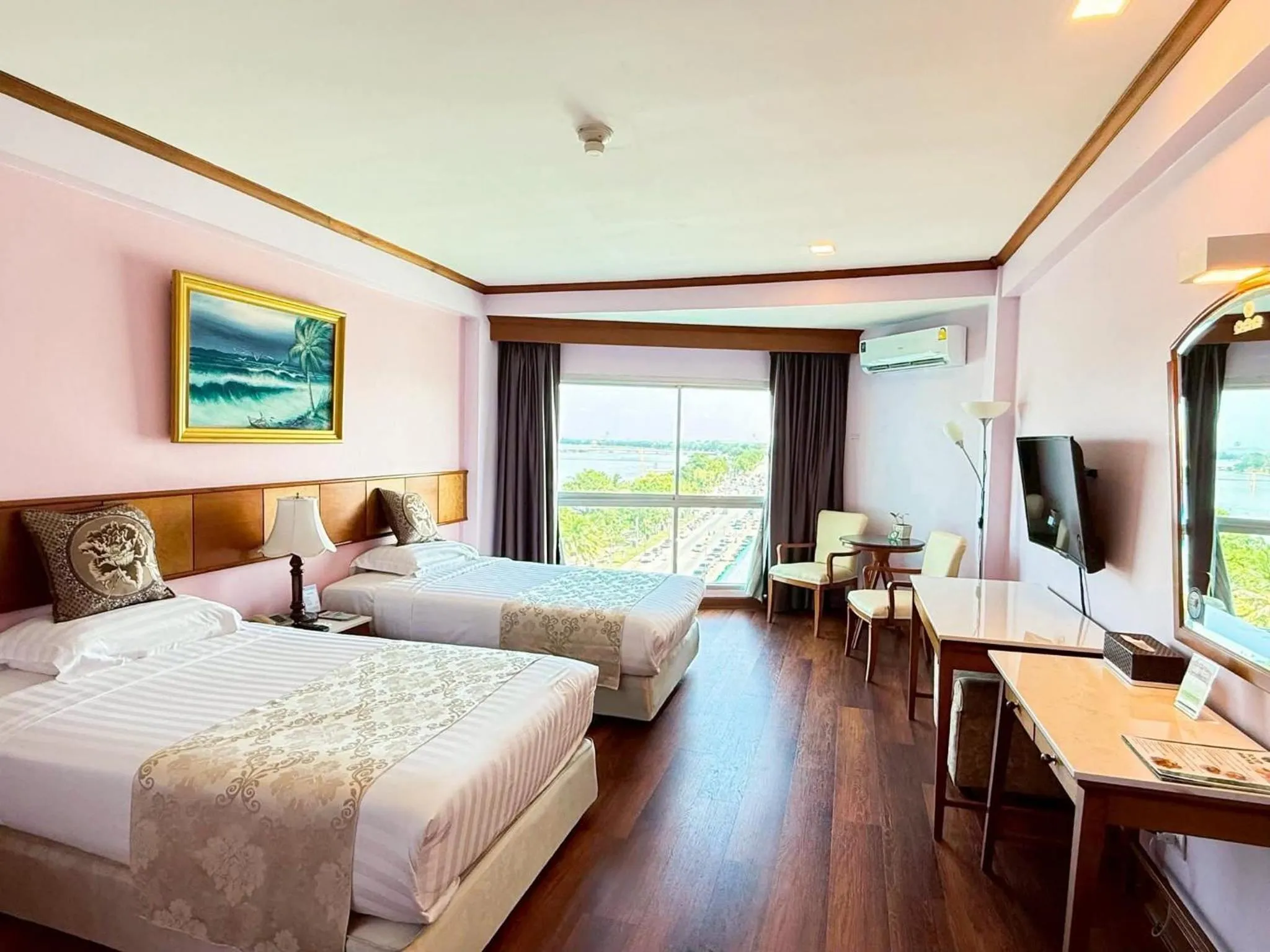 Bed in Viang Tak Riverside Hotel