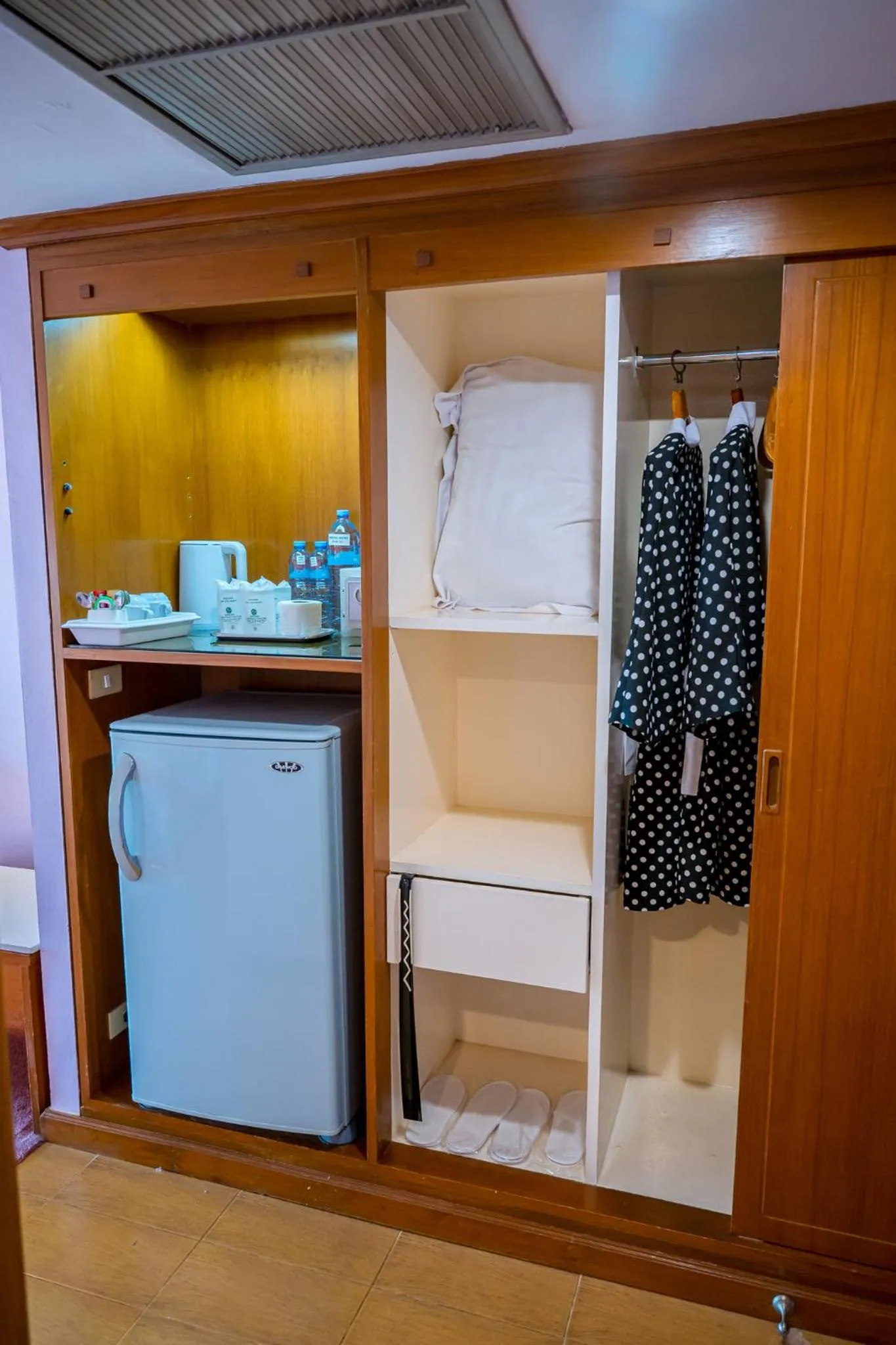 Viang Tak Riverside Hotel