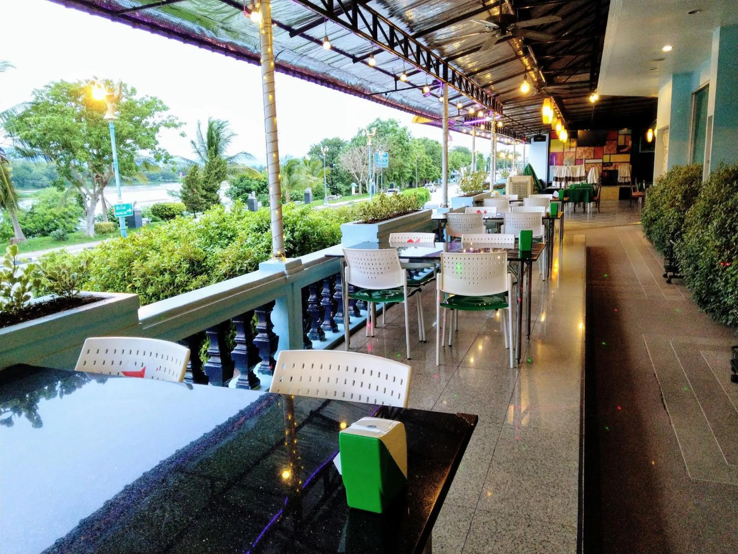 Restaurant/places to eat in Viang Tak Riverside Hotel