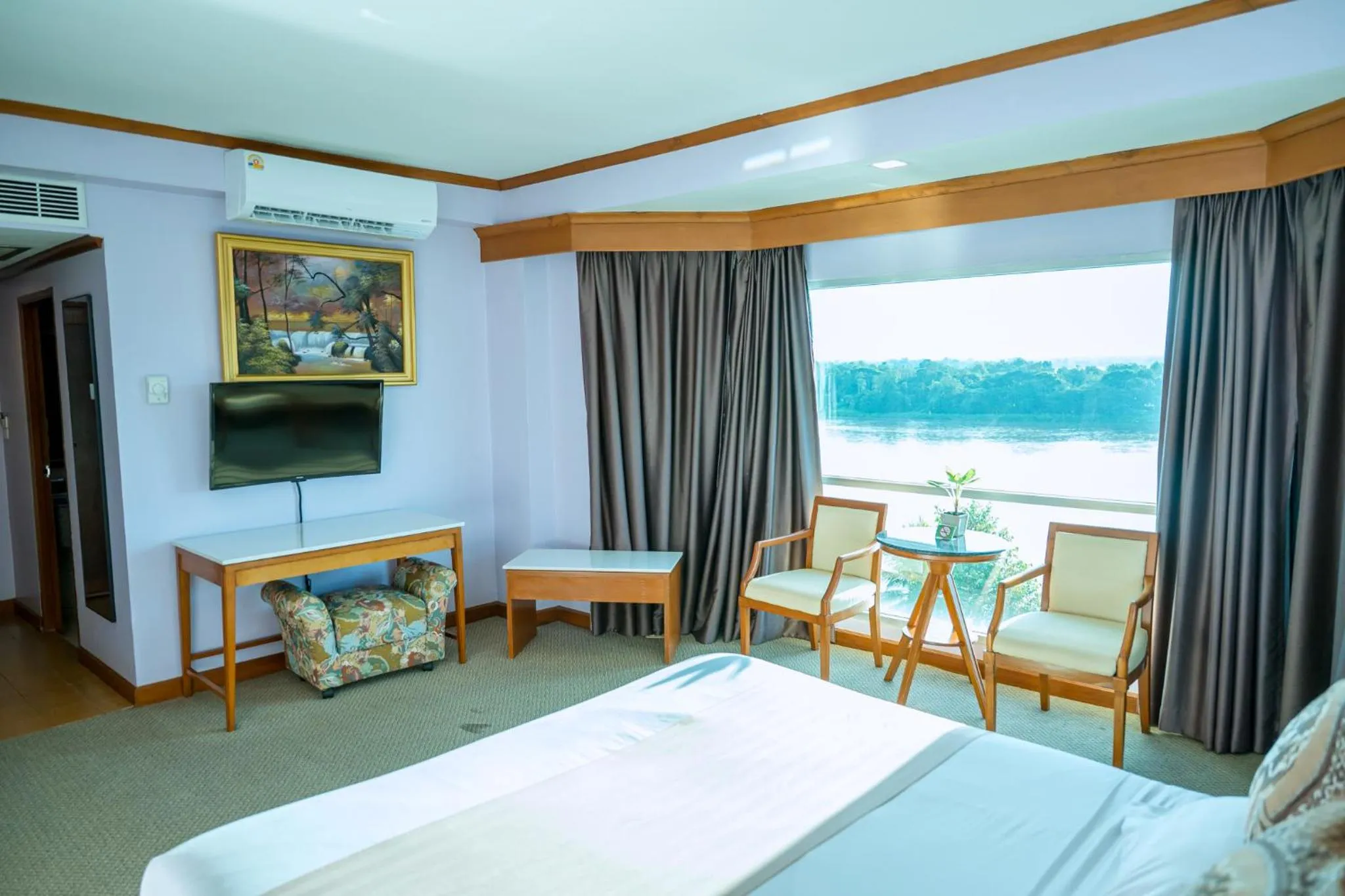 Bed in Viang Tak Riverside Hotel