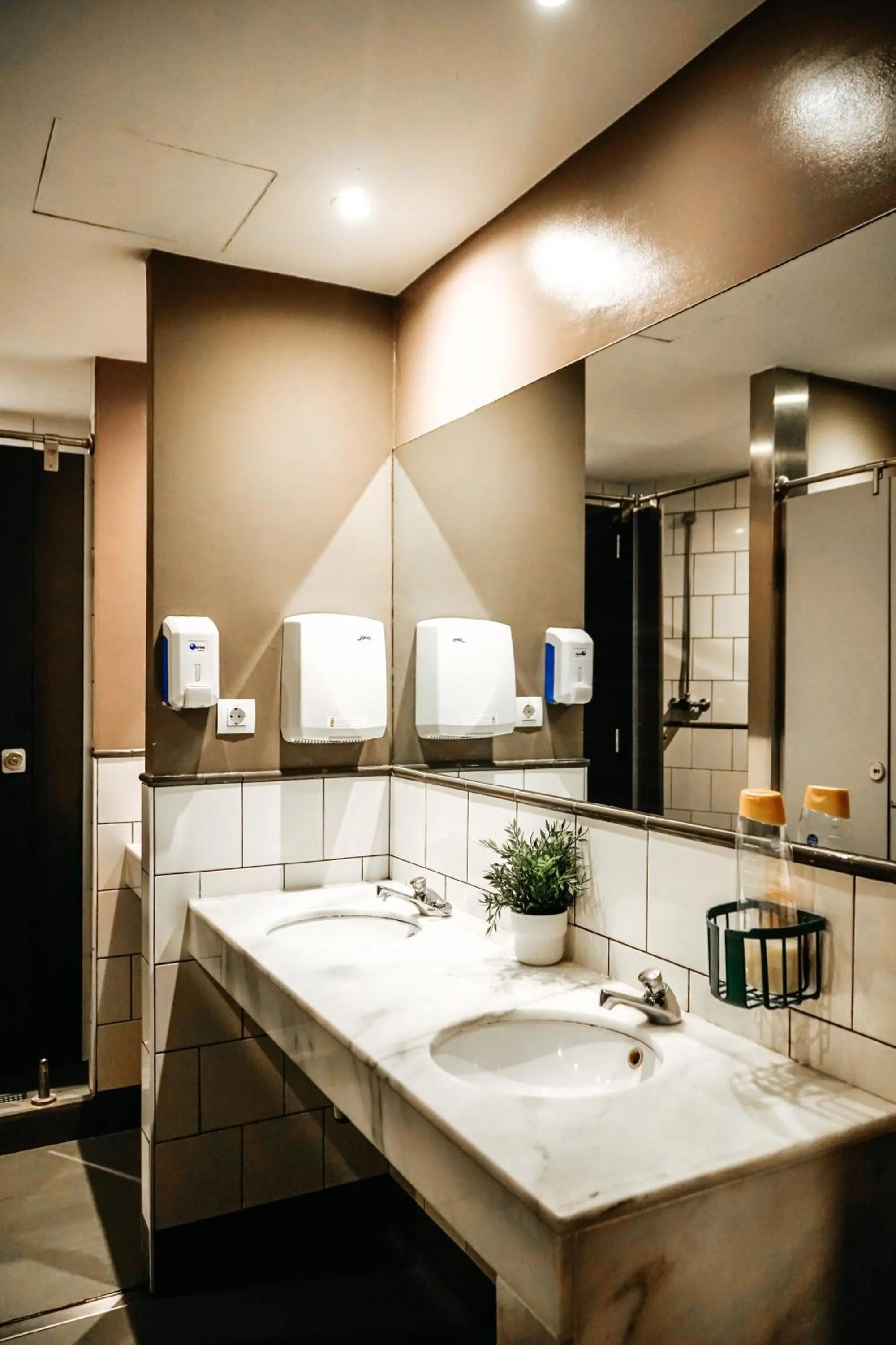 Bathroom in HelloBCN Youth Hostel Barcelona