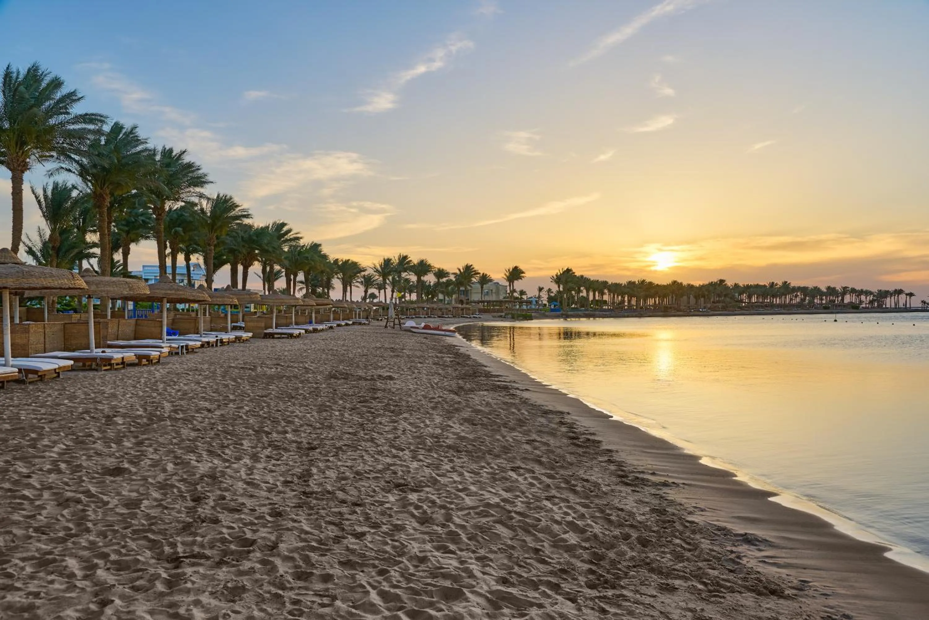 Beach in Palm Royale Resort - Soma Bay