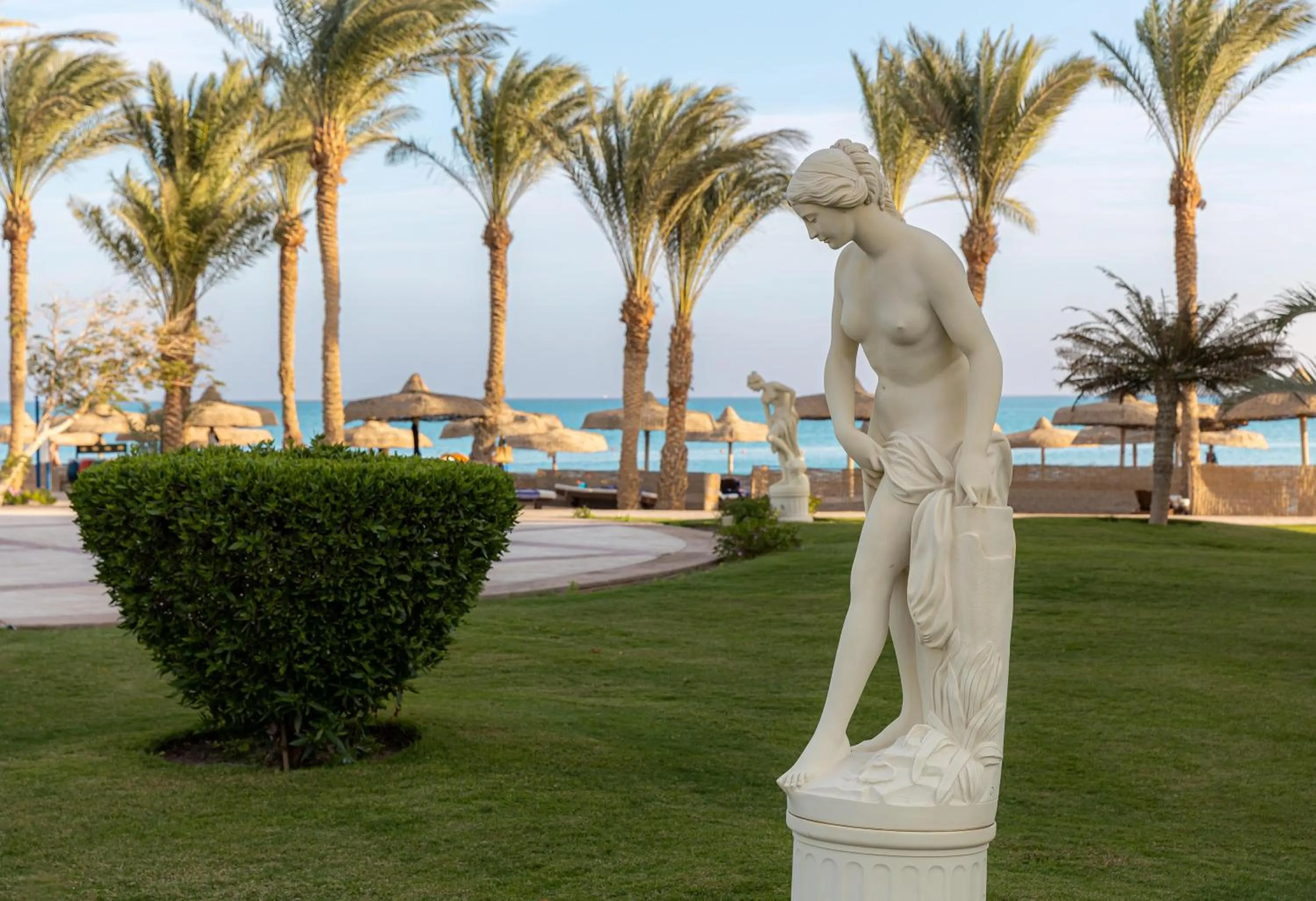 Garden in Palm Royale Resort - Soma Bay