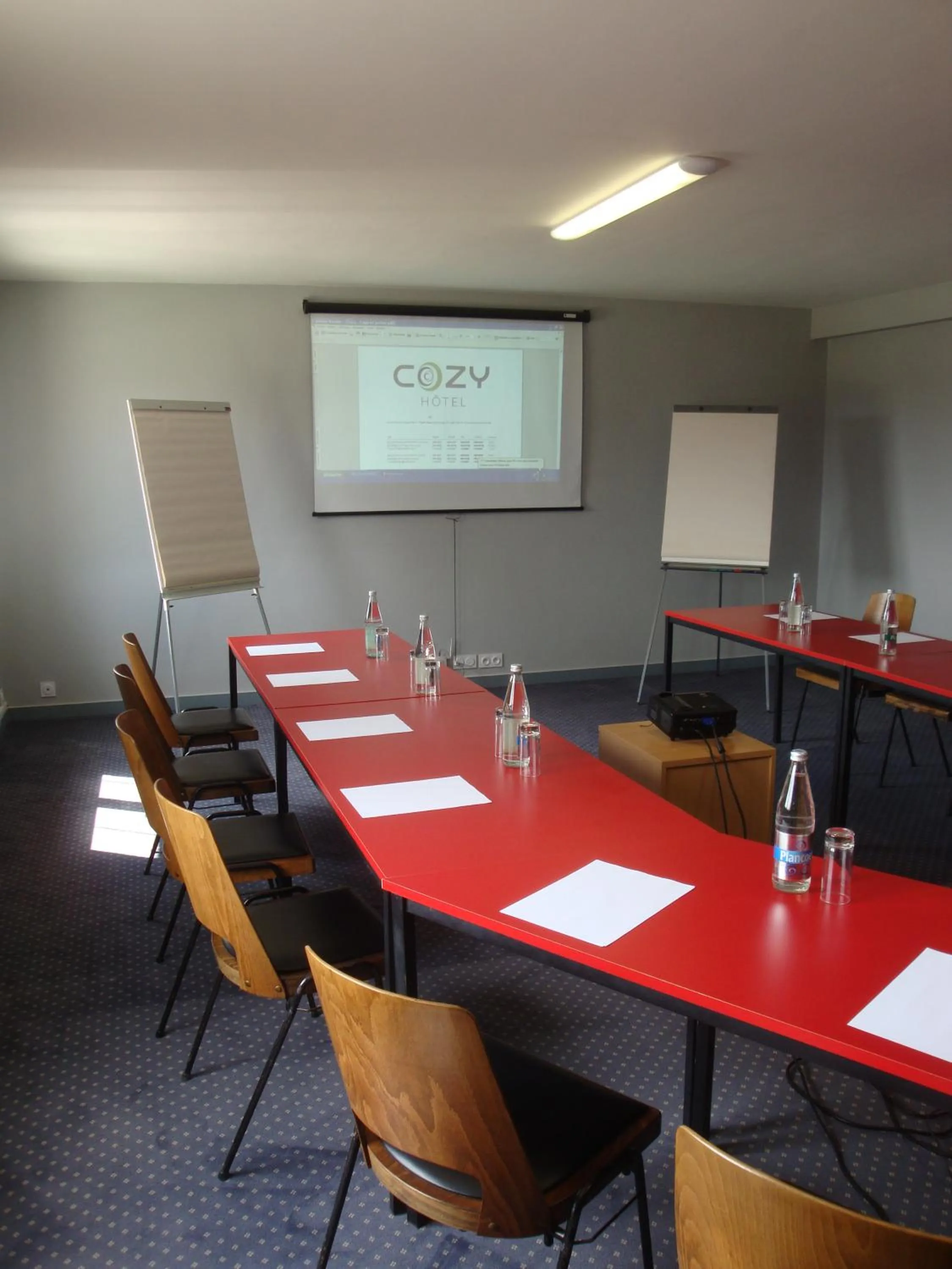 Meeting/conference room in Cozy Hôtel Logis Morlaix