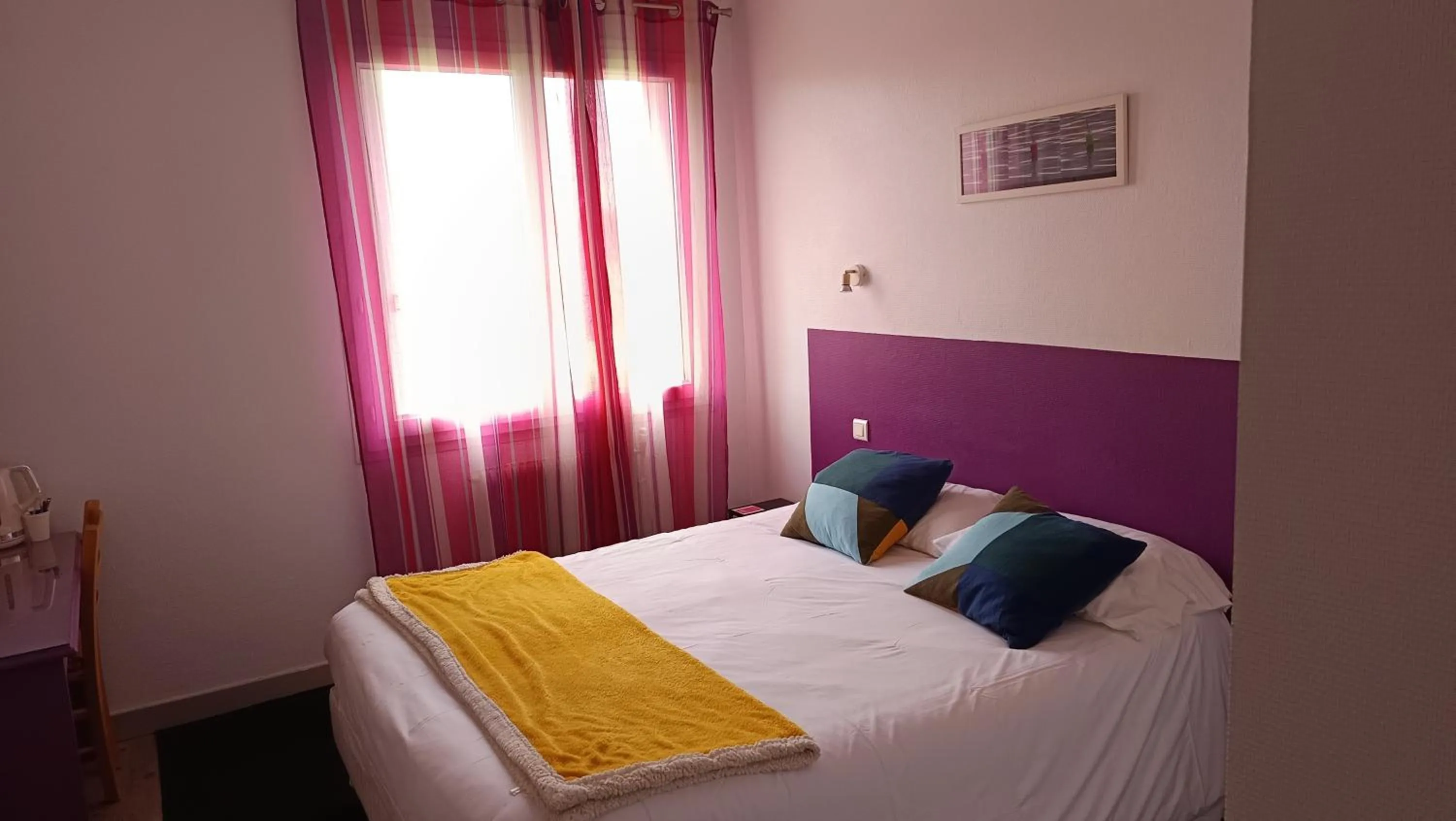 Bed in Cozy hôtel logis Morlaix